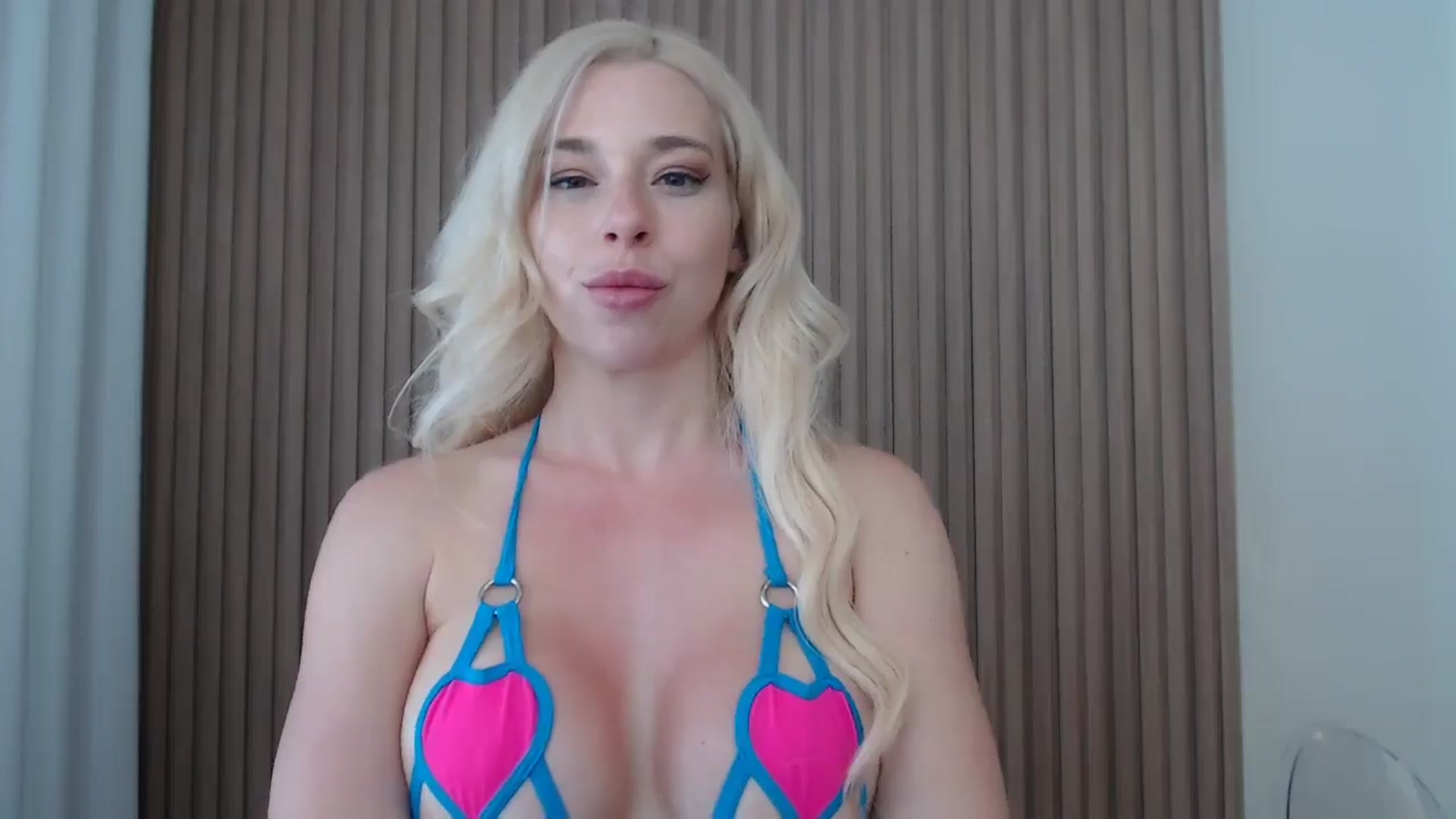 Gallery image thumbnail from Riley_Parks's myfreecams stream on, 06/17/2025, 19:38 image 9 of 20