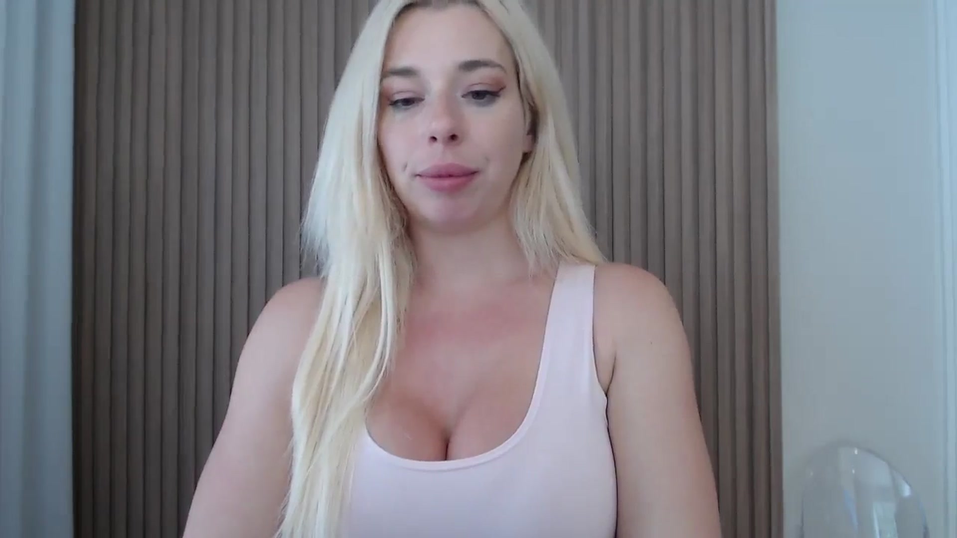 Gallery image thumbnail from Riley_Parks's myfreecams stream on, 07/04/2025, 17:17 image 14 of 20