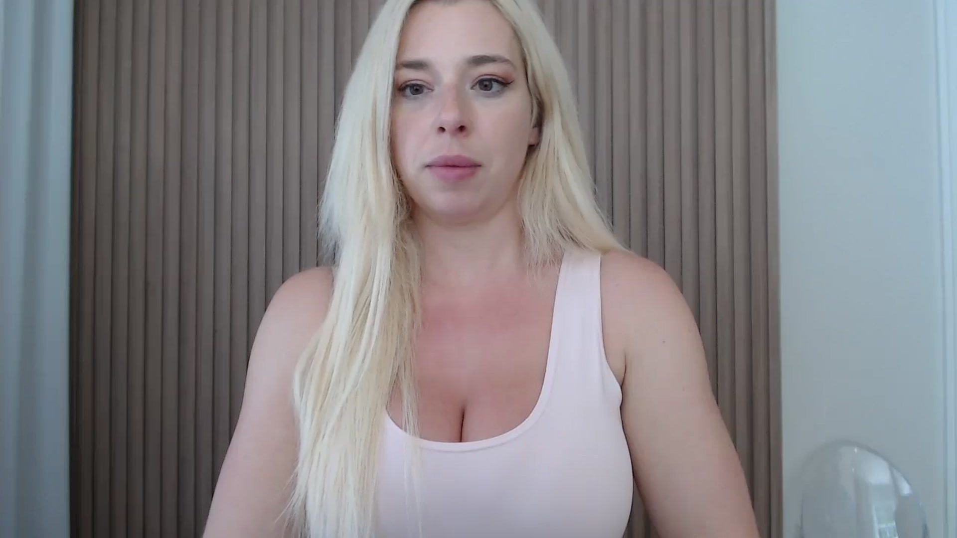 Gallery image thumbnail from Riley_Parks's myfreecams stream on, 07/04/2025, 17:17 image 16 of 20