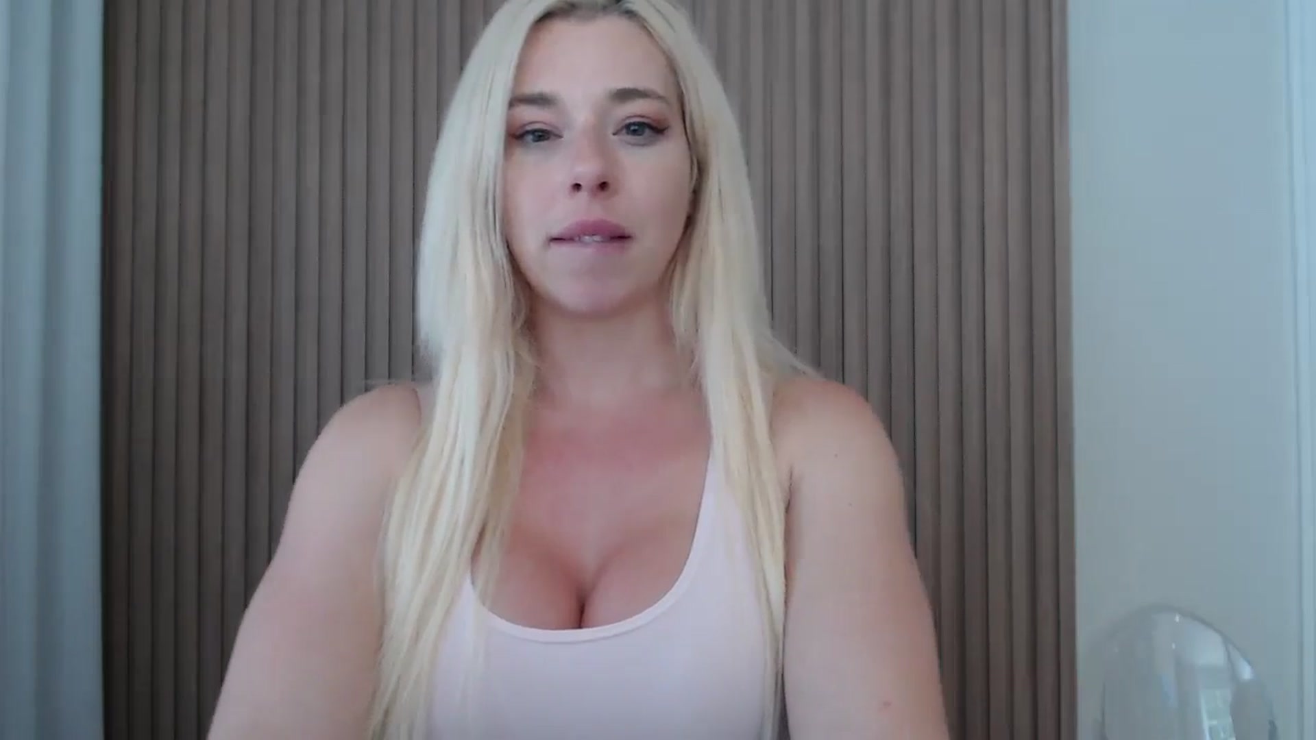 Gallery image thumbnail from Riley_Parks's myfreecams stream on, 07/04/2025, 17:17 image 11 of 20