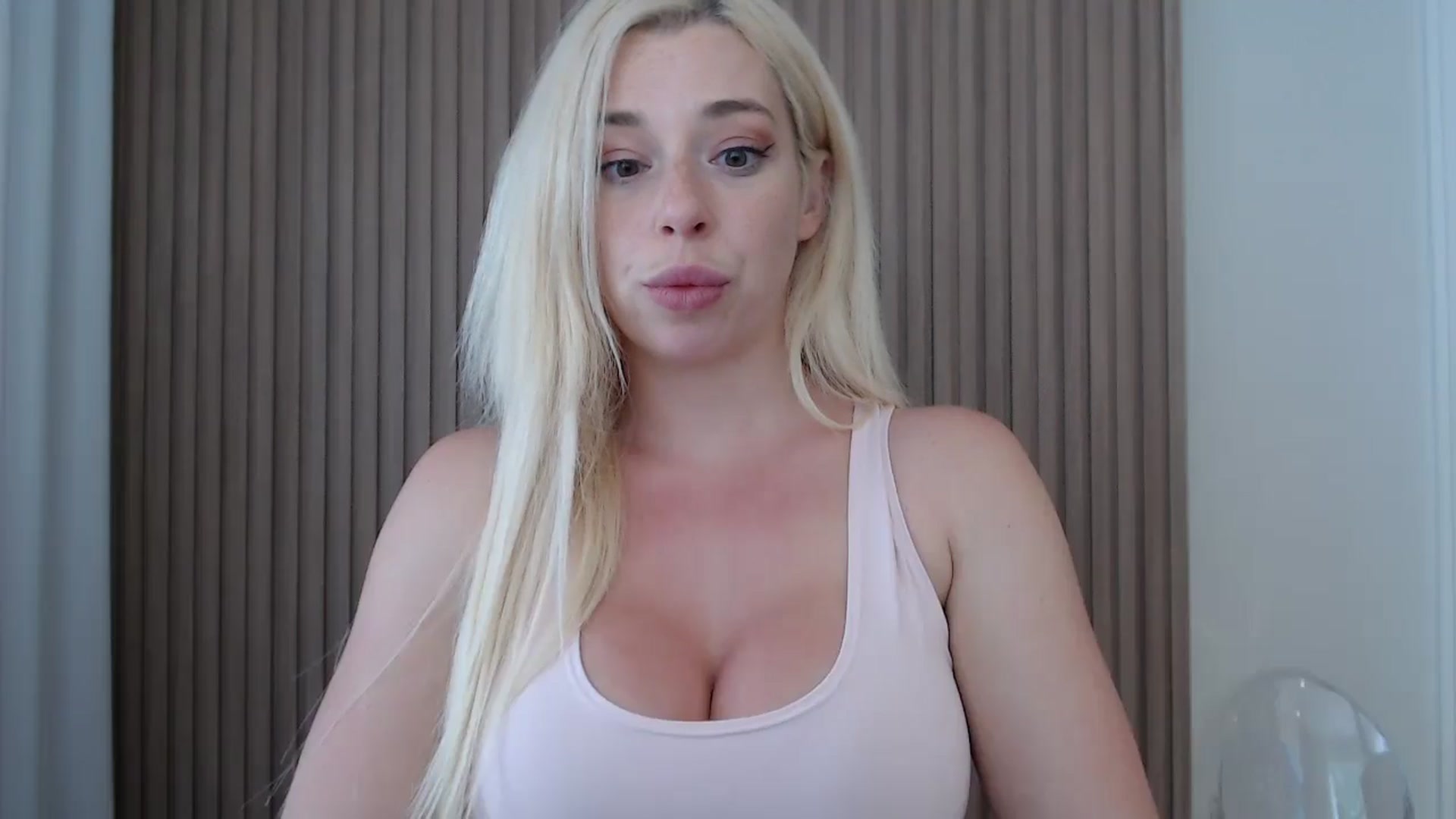 Gallery image thumbnail from Riley_Parks's myfreecams stream on, 07/04/2025, 18:38 image 20 of 20