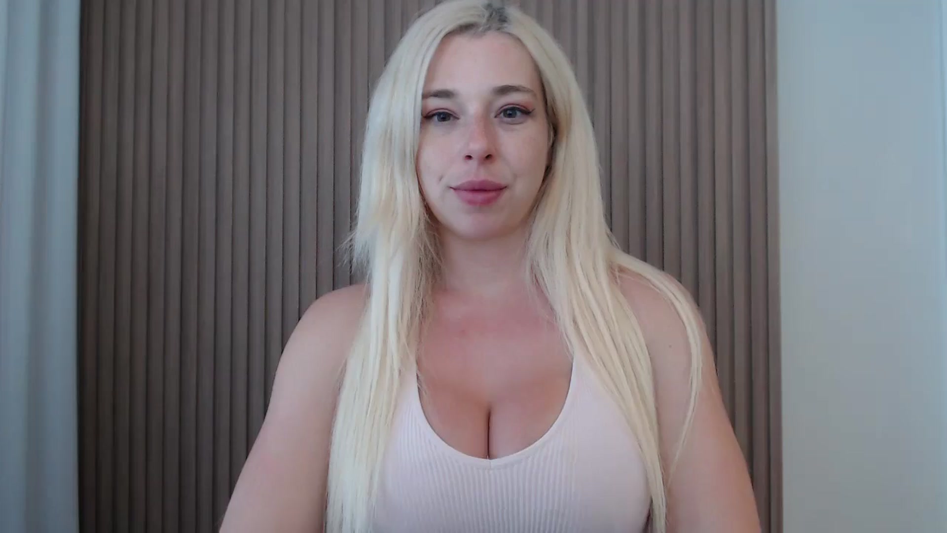 Gallery image thumbnail from Riley_Parks's myfreecams stream on, 07/08/2025, 17:00 image 11 of 20