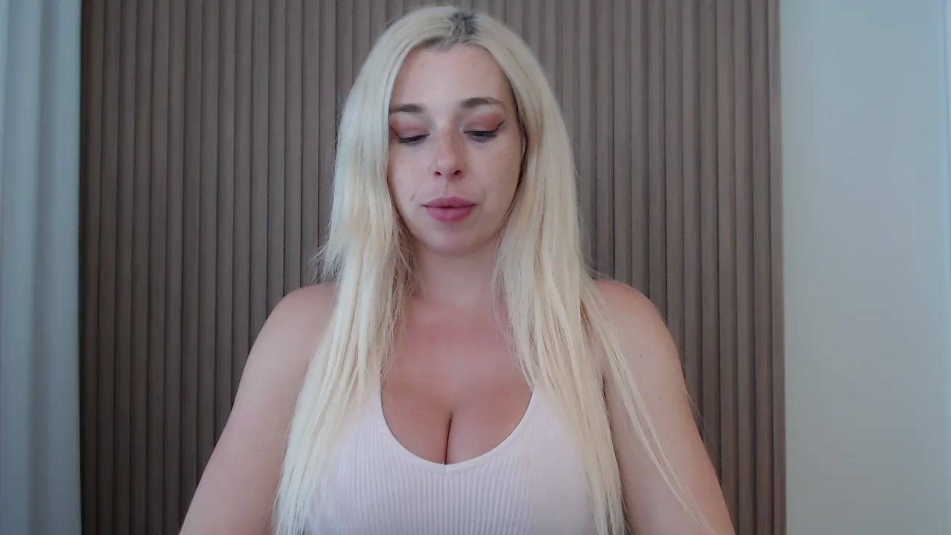 Gallery image thumbnail from Riley_Parks's myfreecams stream on, 07/08/2025, 17:00 image 13 of 20