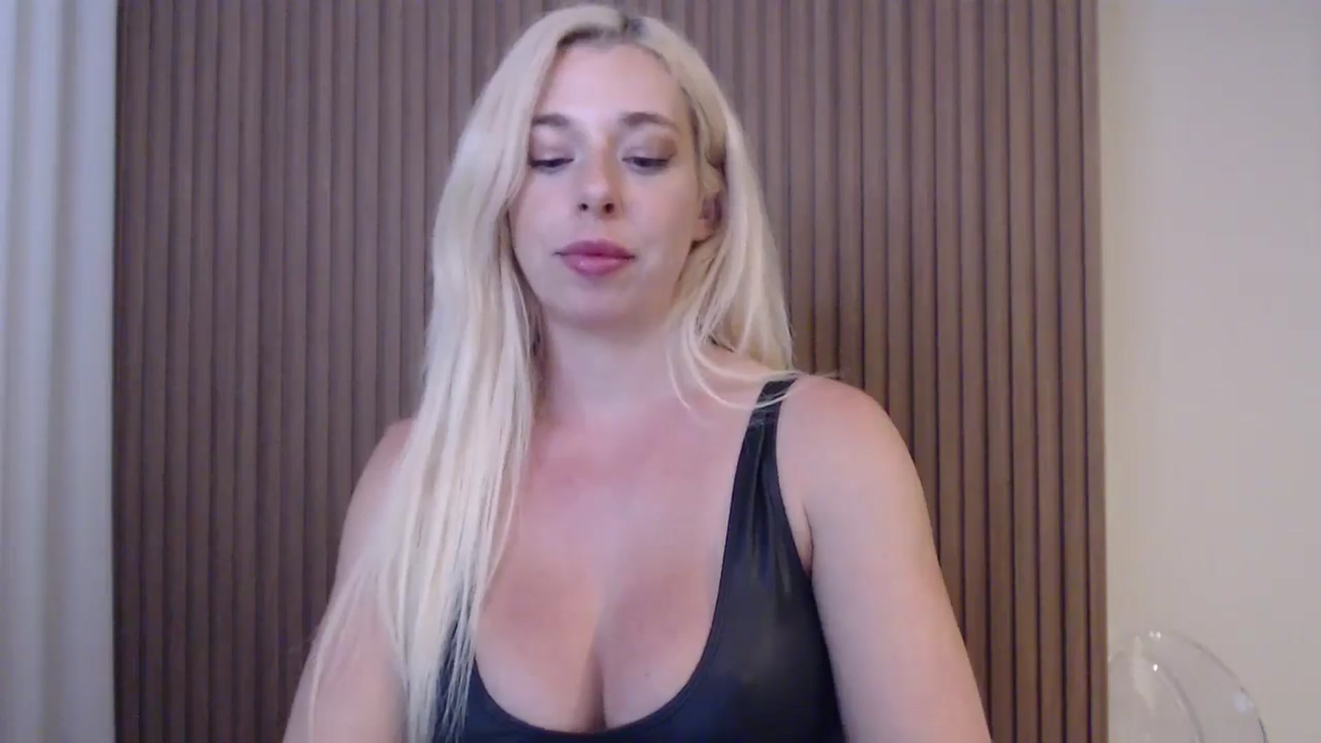 Gallery image thumbnail from Riley_Parks's myfreecams stream on, 07/10/2025, 01:21 image 5 of 20