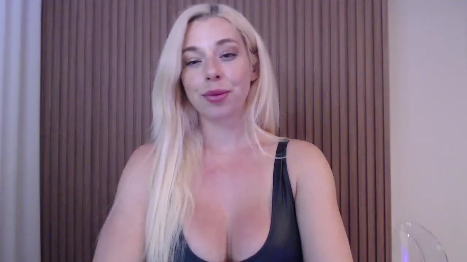 Gallery image thumbnail from Riley_Parks's myfreecams stream on, 07/10/2025, 01:21 image 10 of 20