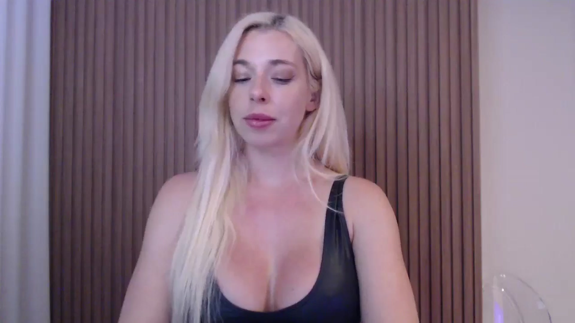 Gallery image thumbnail from Riley_Parks's myfreecams stream on, 07/10/2025, 01:21 image 11 of 20