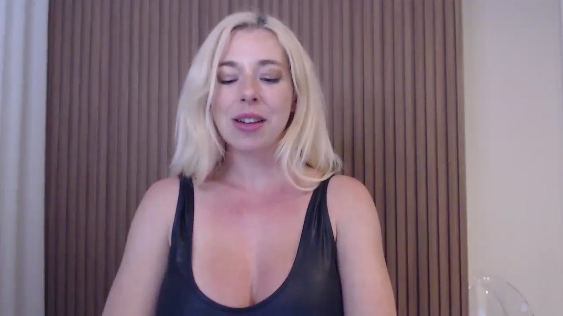 Gallery image thumbnail from Riley_Parks's myfreecams stream on, 07/10/2025, 02:07 image 2 of 20