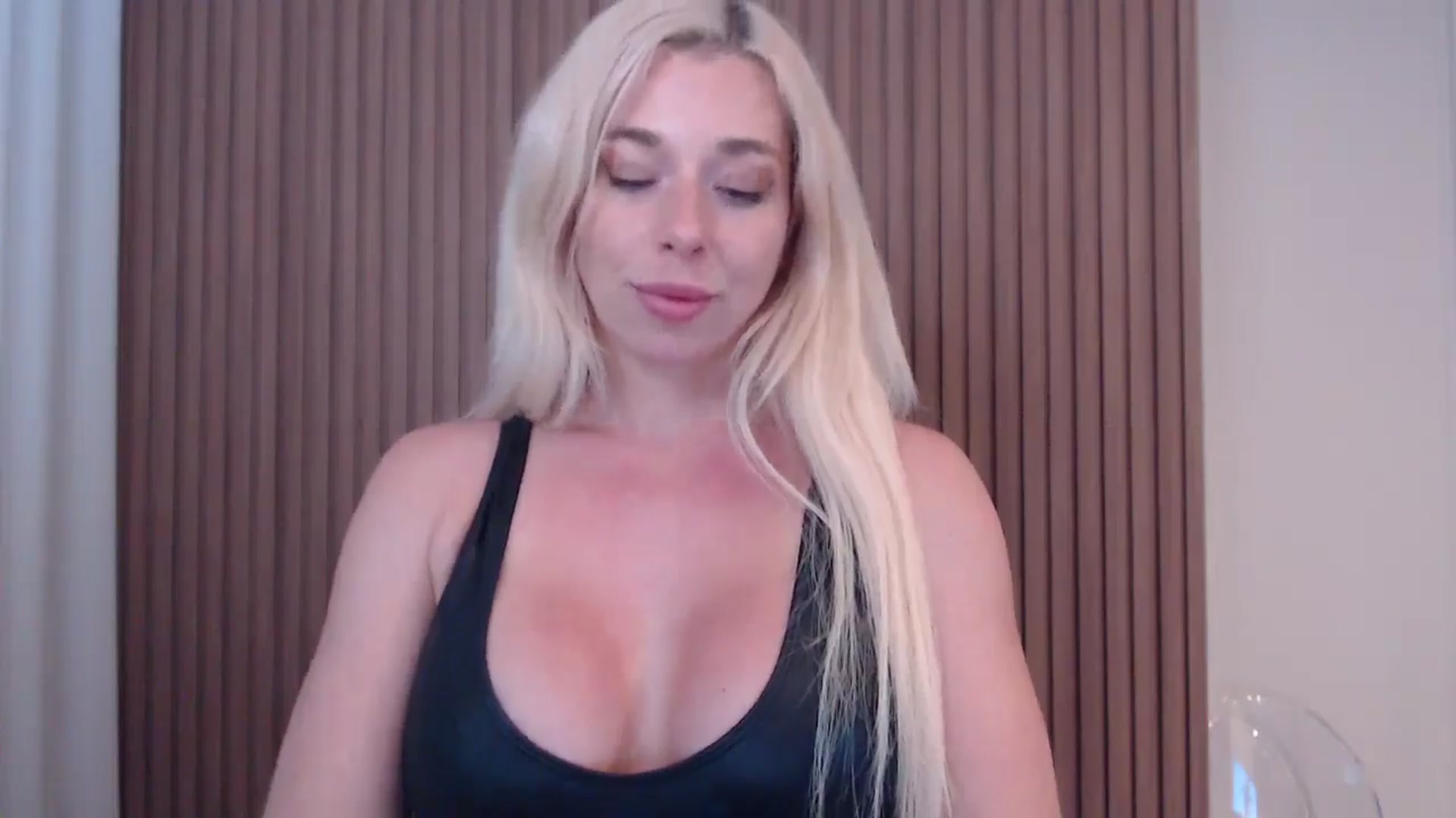 Gallery image thumbnail from Riley_Parks's myfreecams stream on, 07/10/2025, 02:07 image 10 of 20