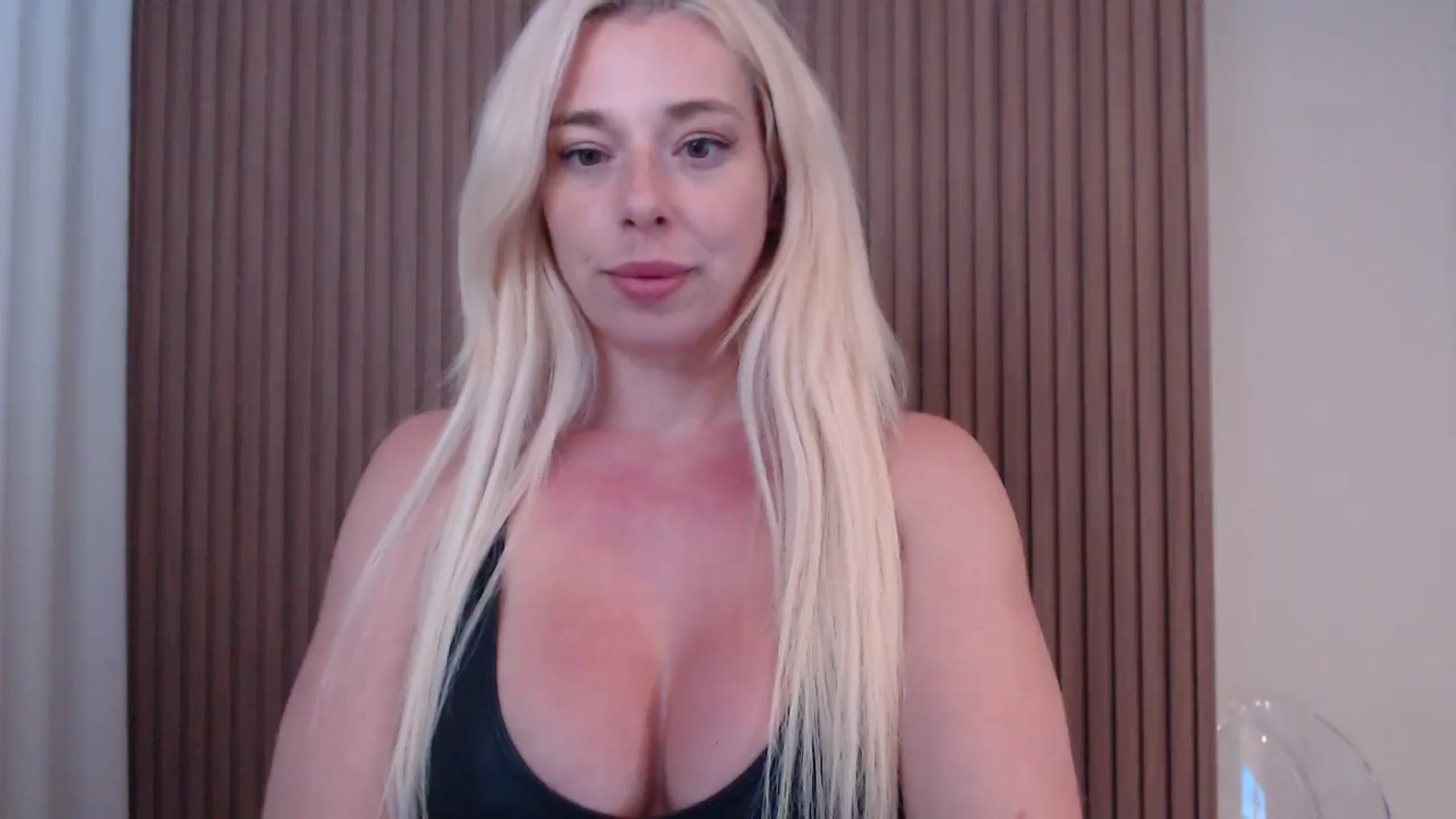 Gallery image thumbnail from Riley_Parks's myfreecams stream on, 07/10/2025, 03:13 image 10 of 20