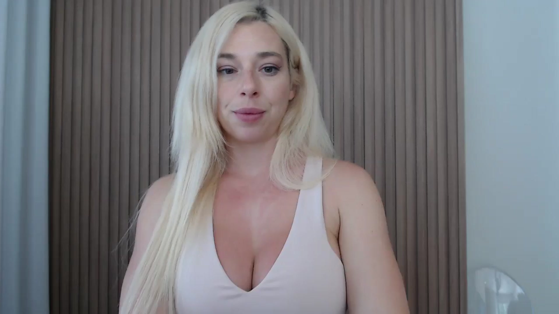 Gallery image thumbnail from Riley_Parks's myfreecams stream on, 07/10/2025, 17:12 image 9 of 20