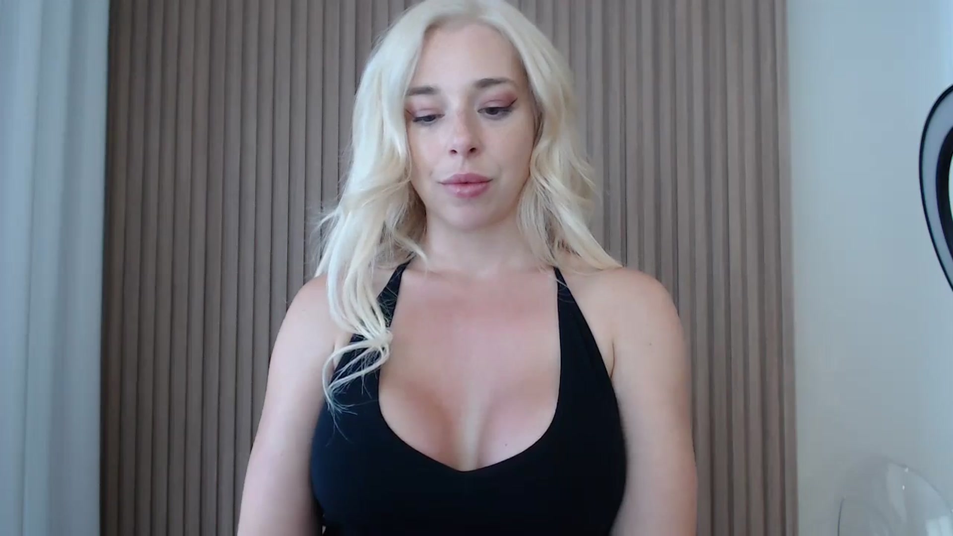 Gallery image thumbnail from Riley_Parks's myfreecams stream on, 07/16/2025, 19:01 image 13 of 20