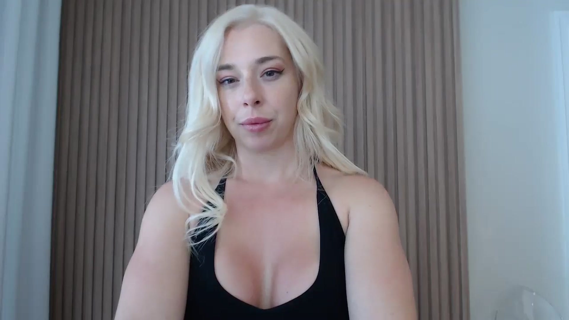 Gallery image thumbnail from Riley_Parks's myfreecams stream on, 07/16/2025, 19:01 image 19 of 20