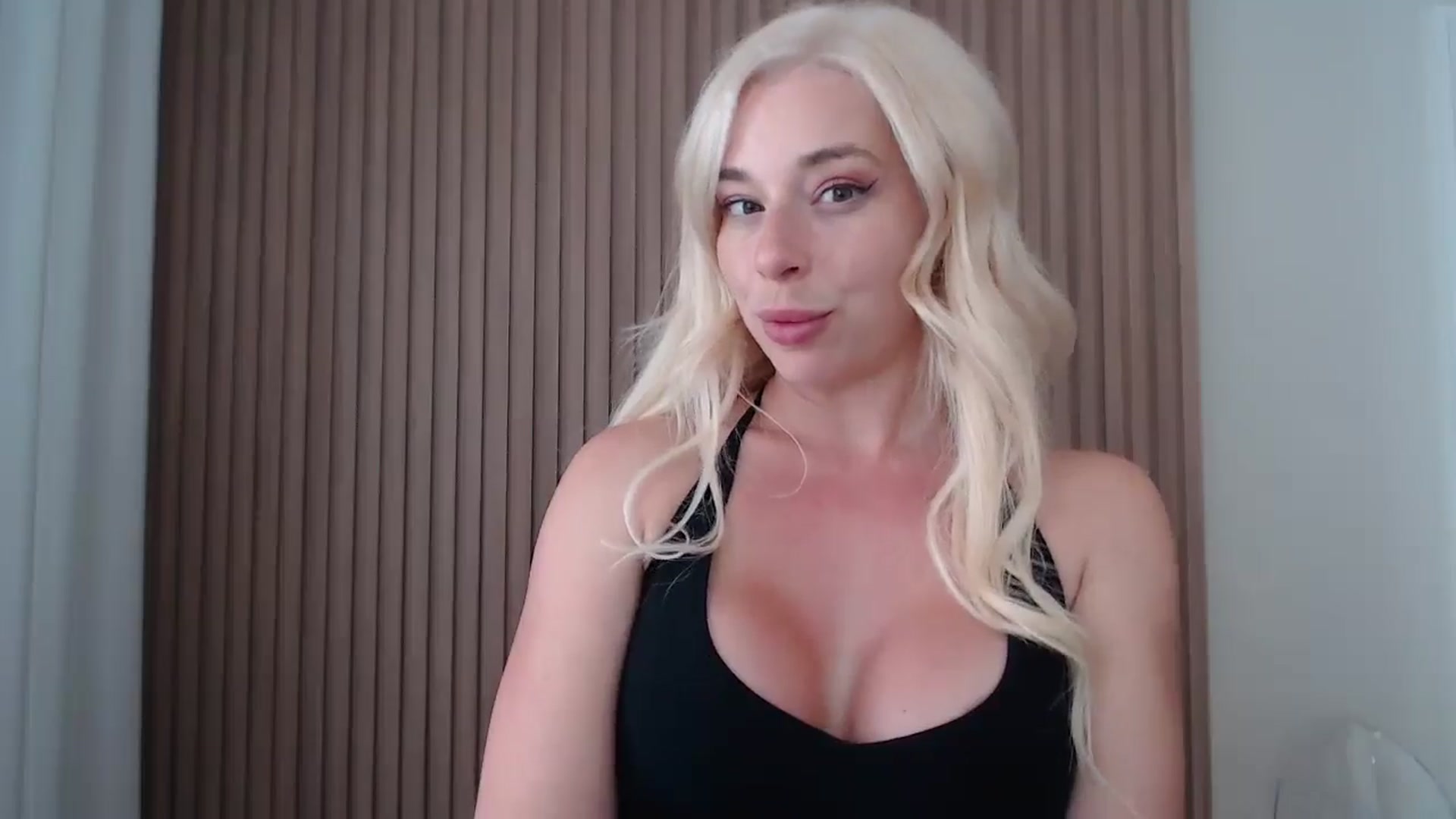 Gallery image thumbnail from Riley_Parks's myfreecams stream on, 07/16/2025, 23:20 image 15 of 20