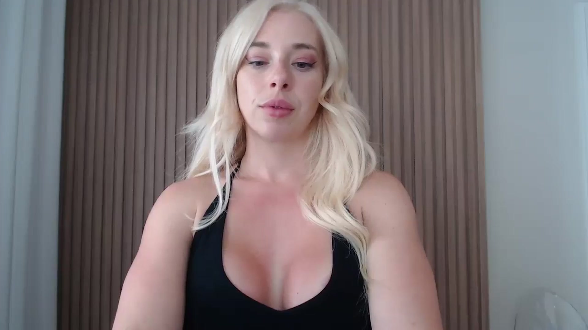 Gallery image thumbnail from Riley_Parks's myfreecams stream on, 07/16/2025, 23:20 image 7 of 20