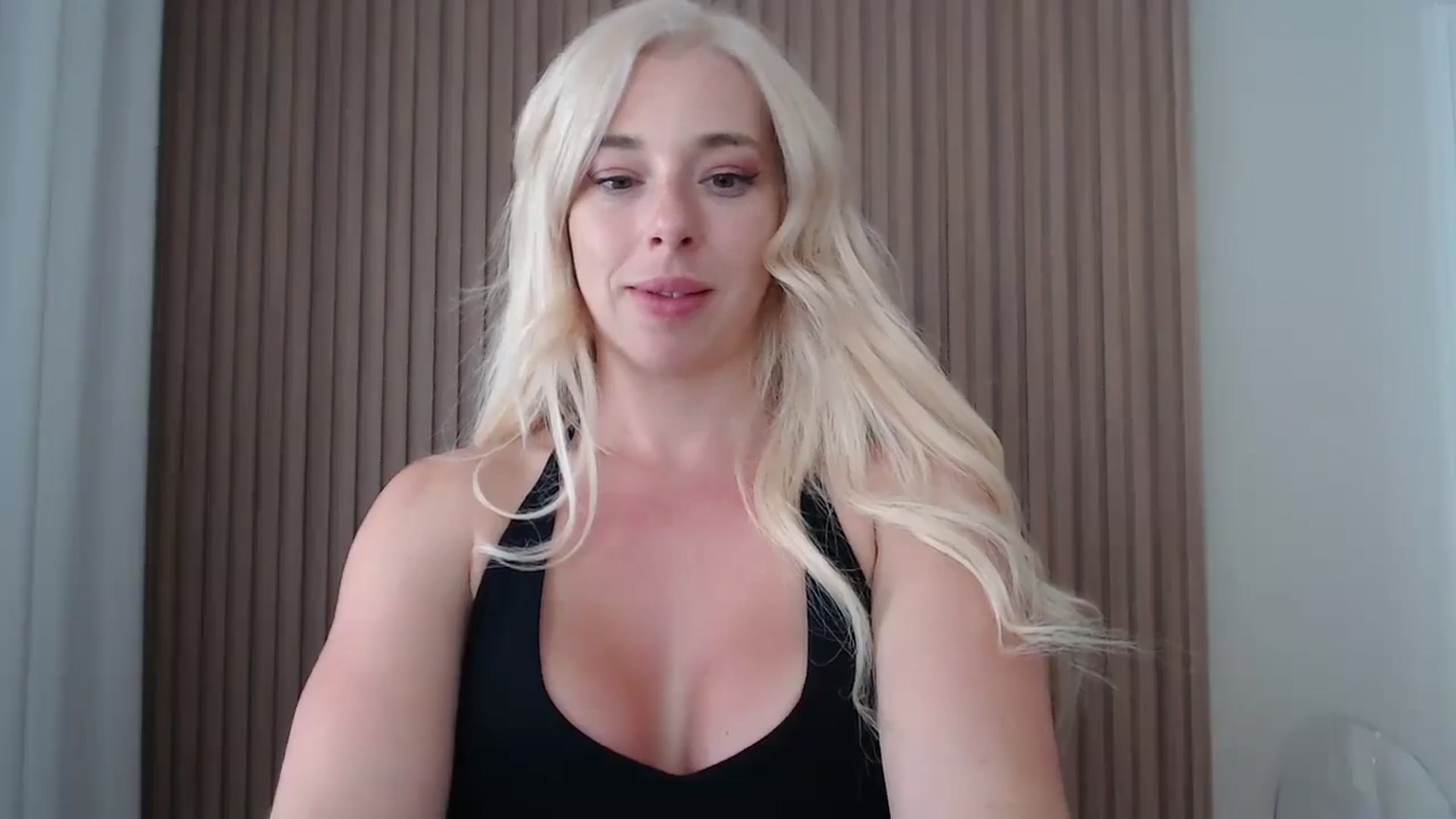 Gallery image thumbnail from Riley_Parks's myfreecams stream on, 07/16/2025, 23:20 image 9 of 20