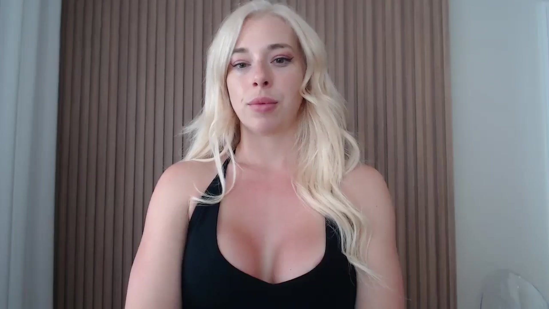 Gallery image thumbnail from Riley_Parks's myfreecams stream on, 07/16/2025, 23:20 image 8 of 20