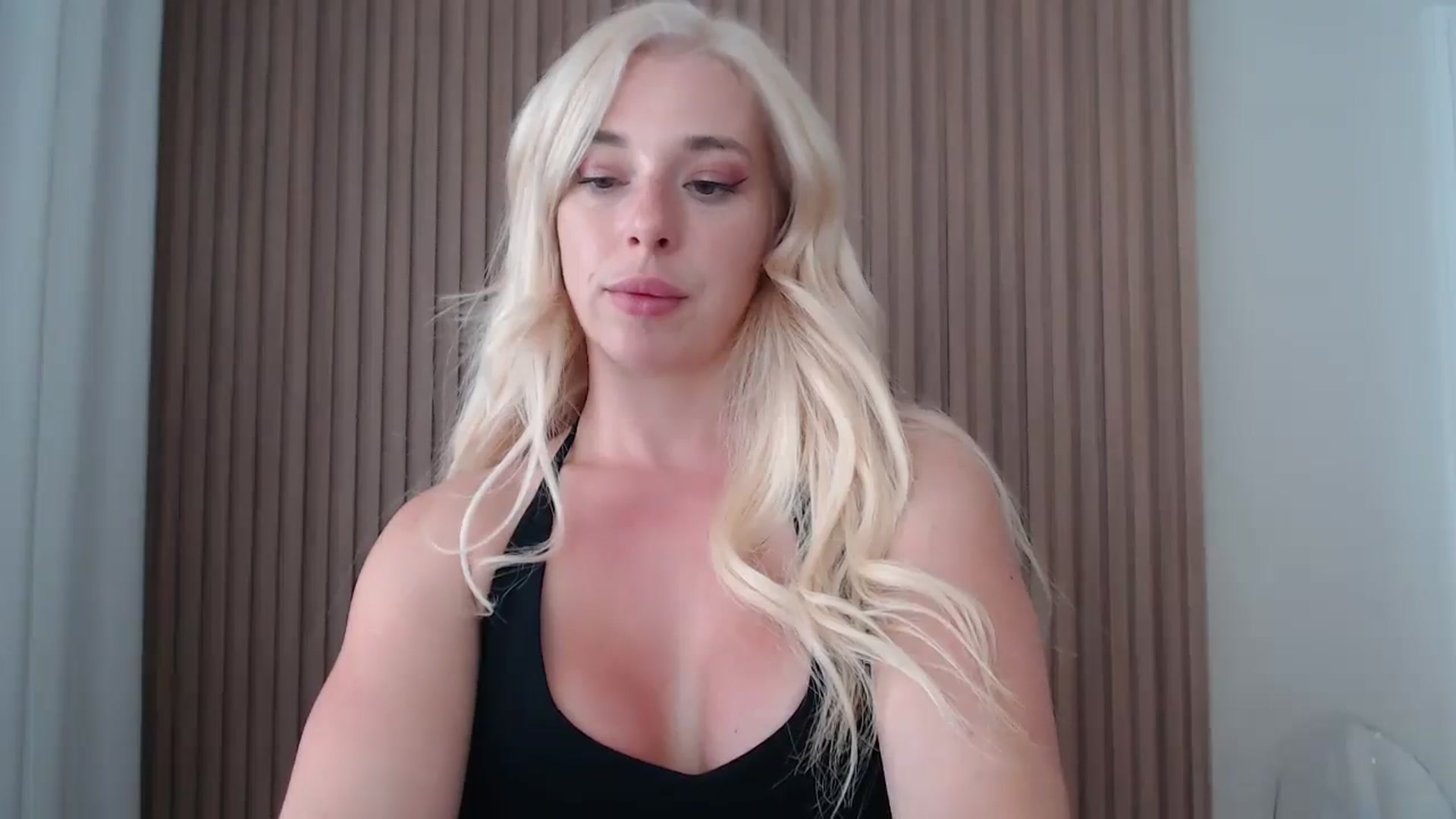 Gallery image thumbnail from Riley_Parks's myfreecams stream on, 07/16/2025, 23:20 image 12 of 20