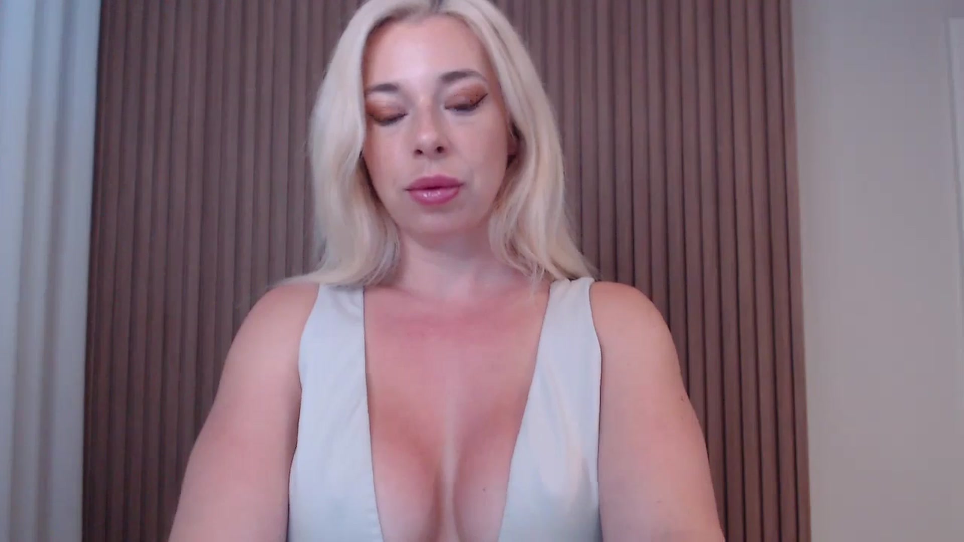 Gallery image thumbnail from Riley_Parks's myfreecams stream on, 08/02/2025, 10:52 image 4 of 20