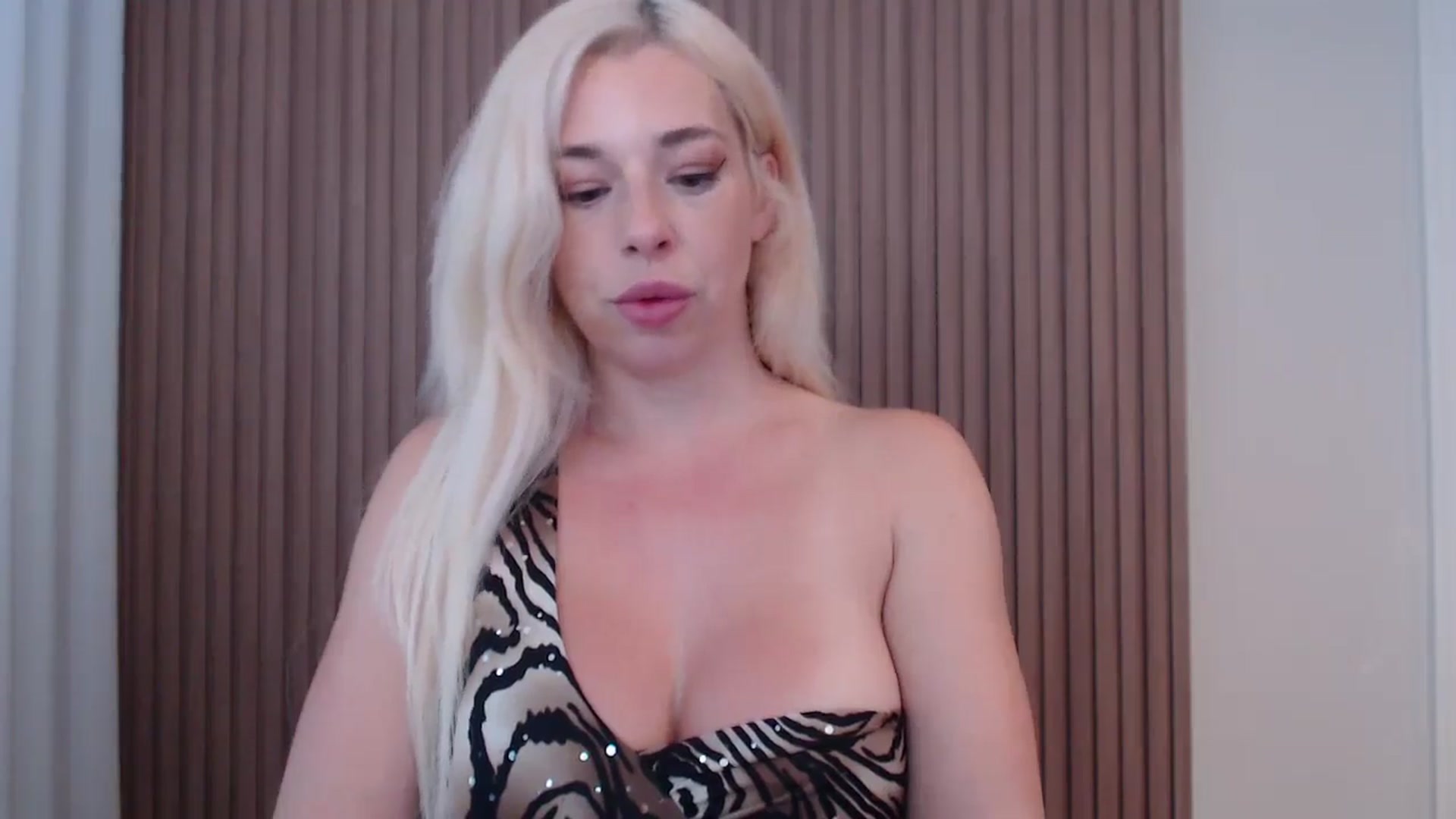 Gallery image thumbnail from Riley_Parks's myfreecams stream on, 08/04/2025, 11:28 image 2 of 20