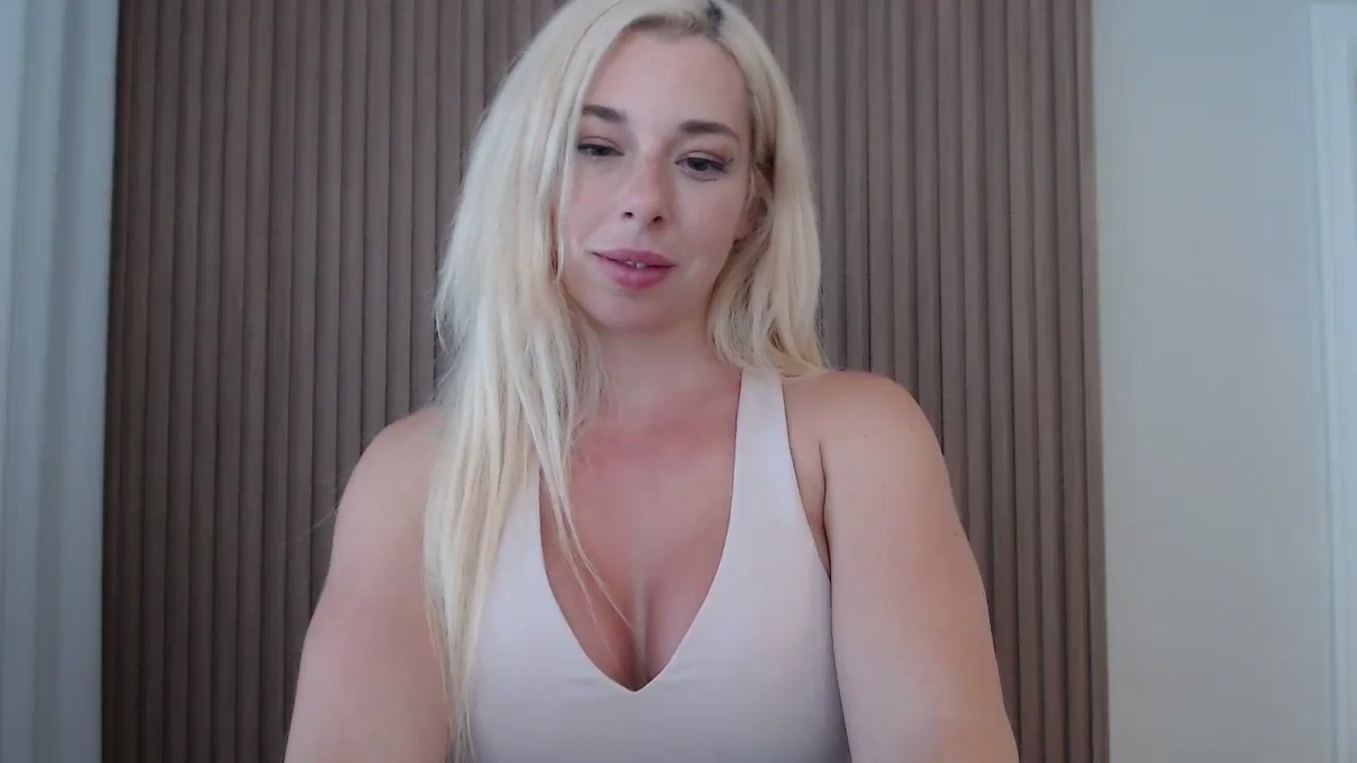 Gallery image thumbnail from Riley_Parks's myfreecams stream on, 08/04/2025, 16:58 image 17 of 20