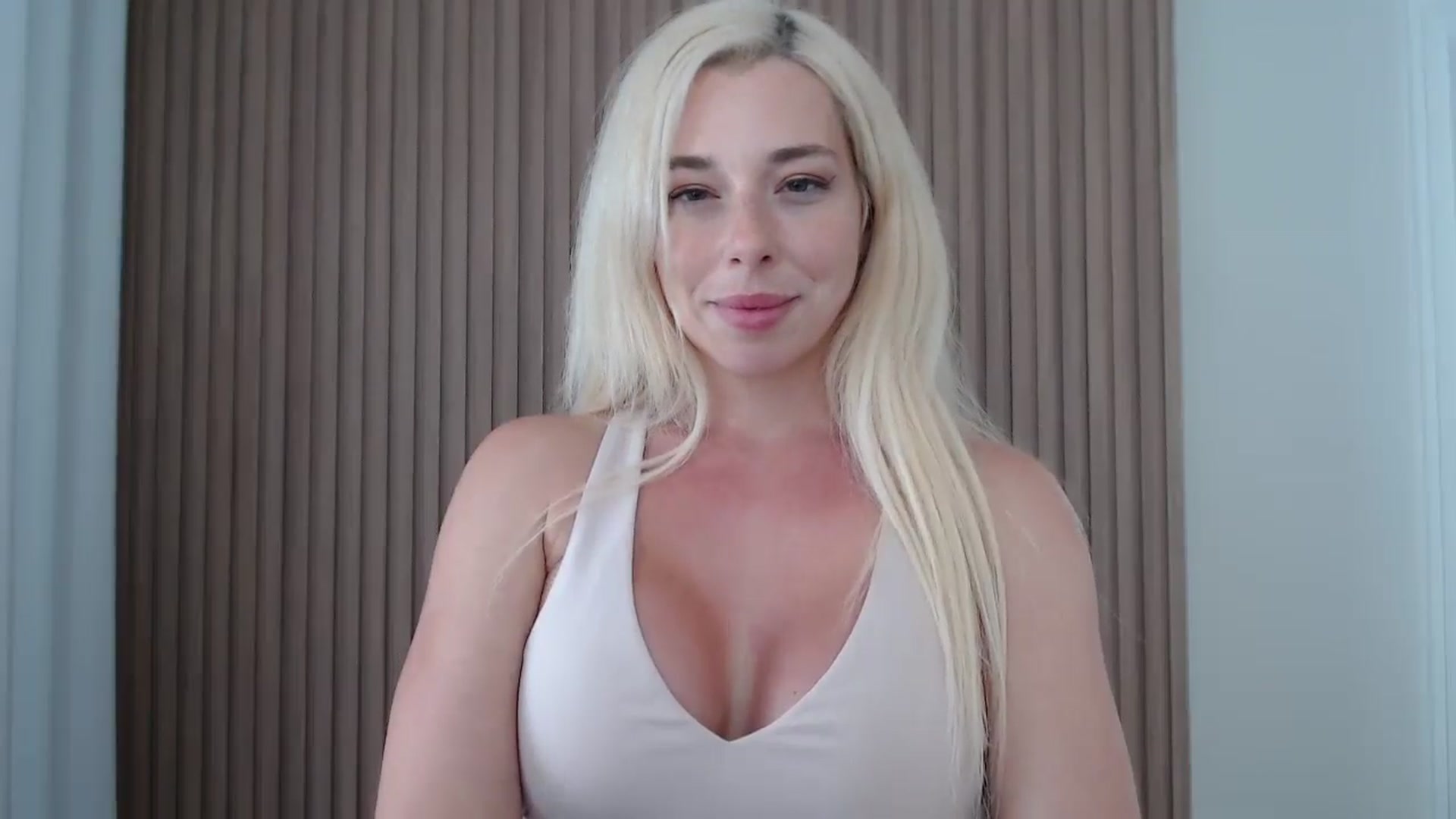 Gallery image thumbnail from Riley_Parks's myfreecams stream on, 08/04/2025, 19:46 image 3 of 20