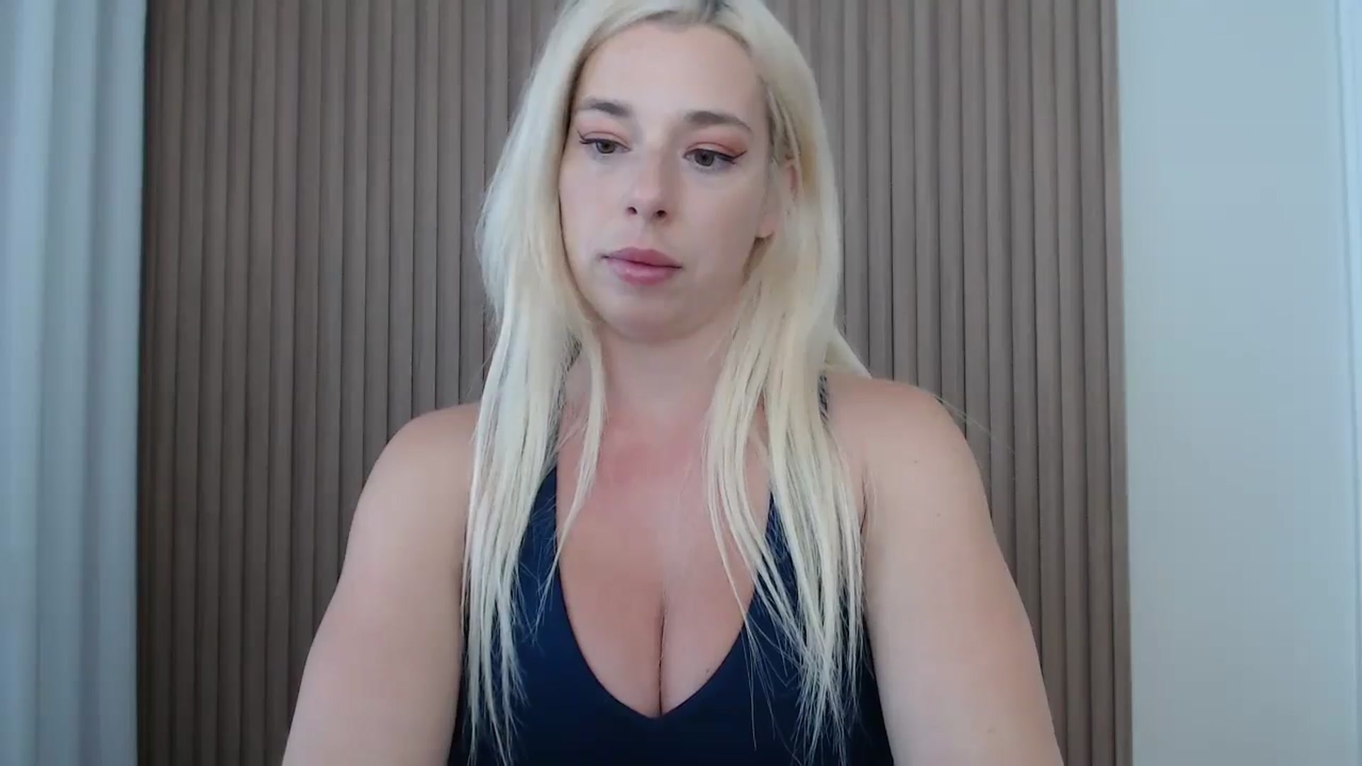 Gallery image thumbnail from Riley_Parks's myfreecams stream on, 08/05/2025, 16:05 image 12 of 20