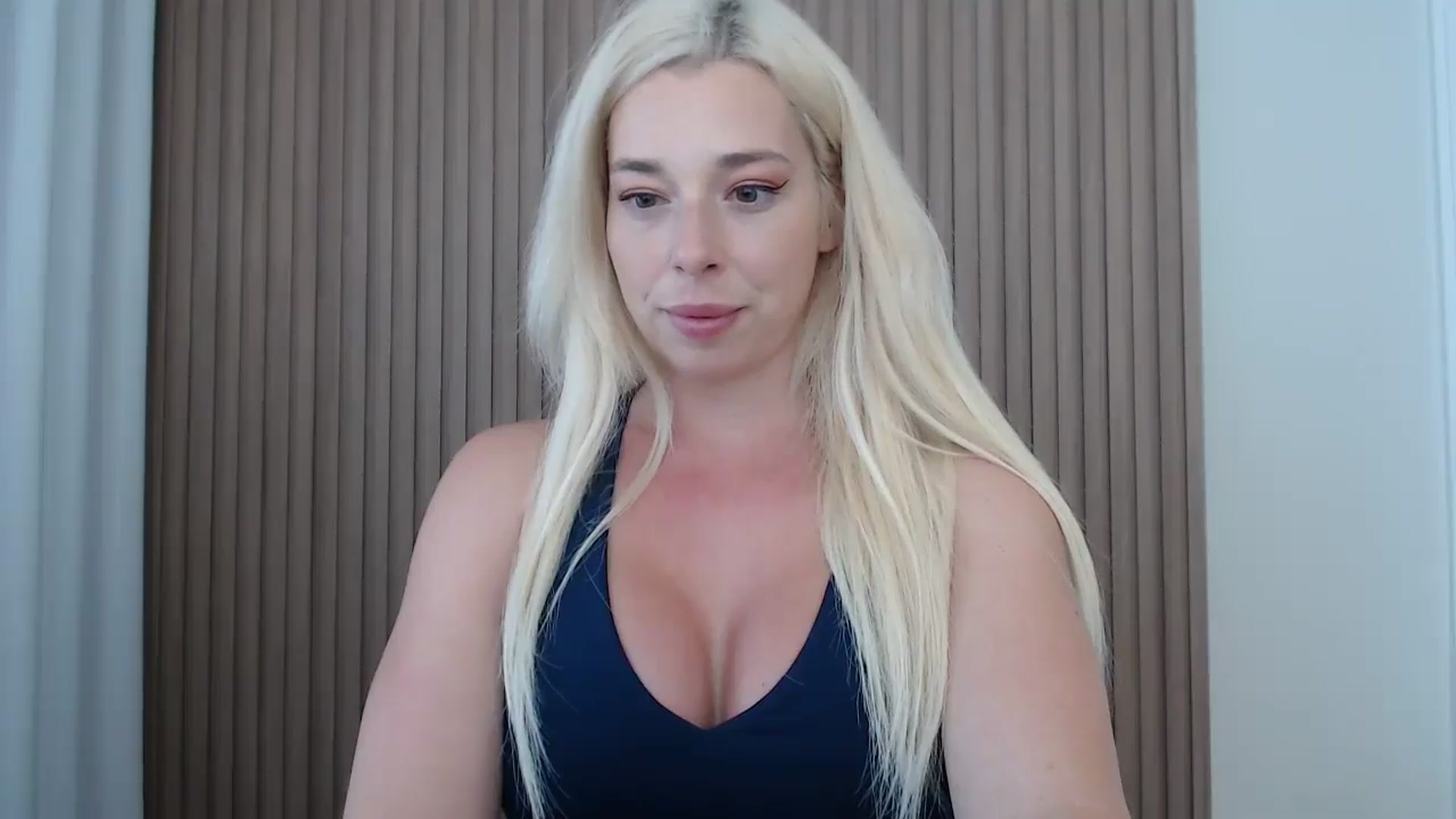 Gallery image thumbnail from Riley_Parks's myfreecams stream on, 08/05/2025, 16:05 image 2 of 20