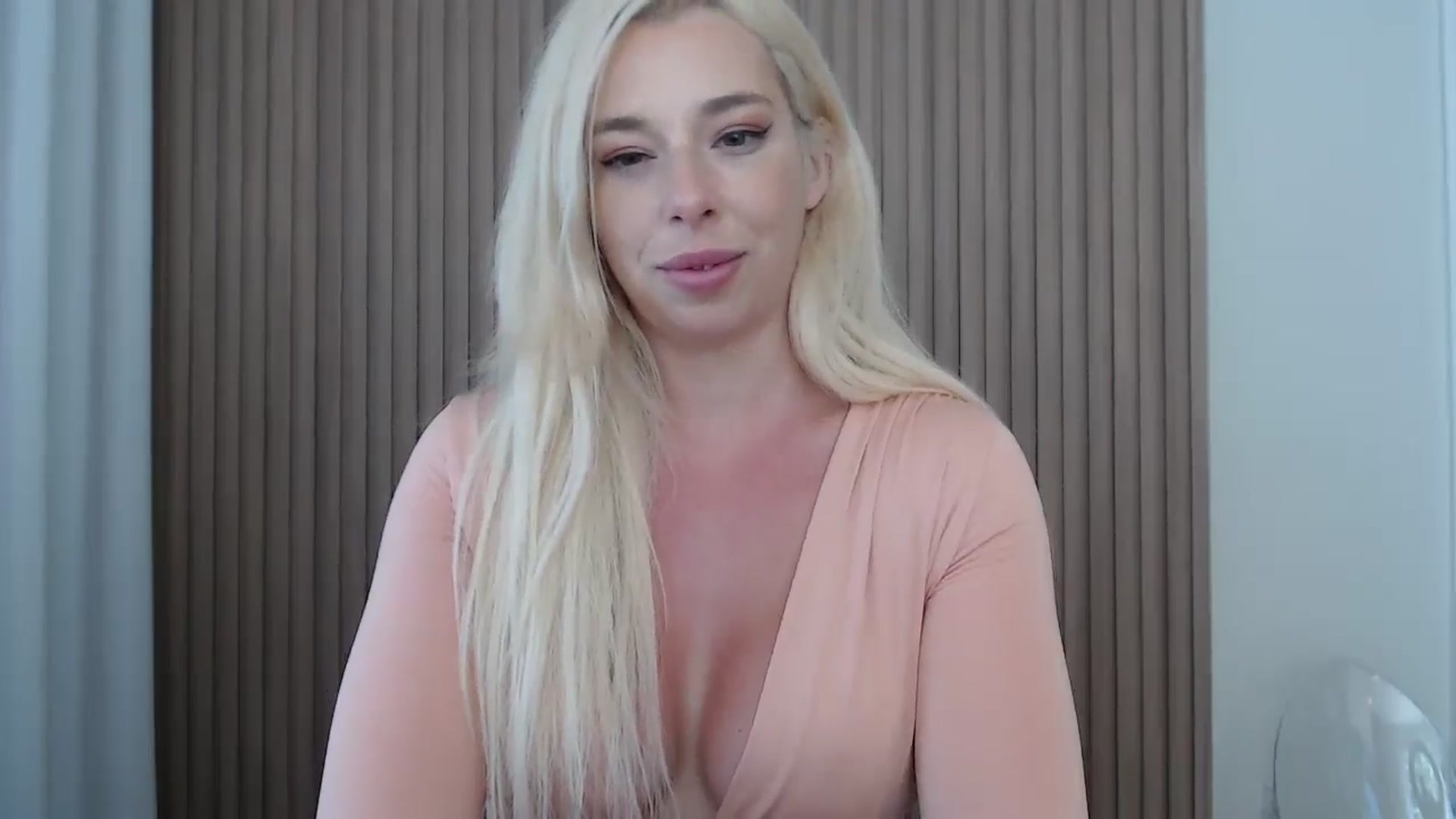 Gallery image thumbnail from Riley_Parks's myfreecams stream on, 08/07/2025, 16:10 image 13 of 20