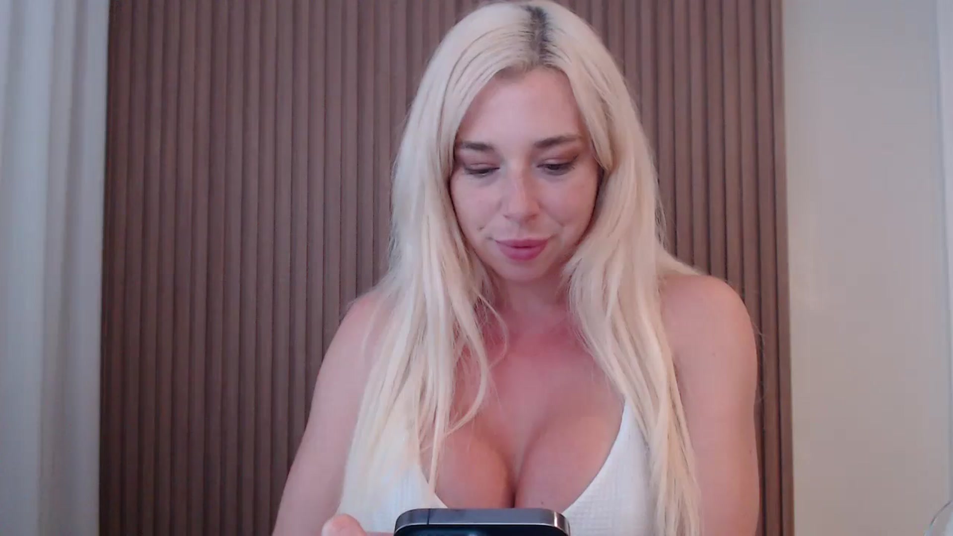 Gallery image thumbnail from Riley_Parks's myfreecams stream on, 08/11/2025, 24:02 image 6 of 20