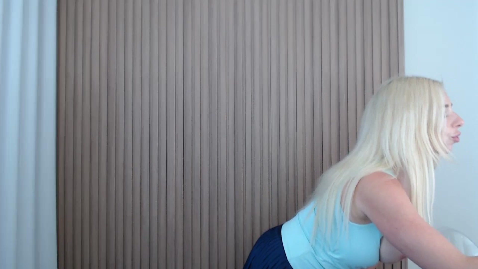 Gallery image thumbnail from Riley_Parks's myfreecams stream on, 08/14/2025, 17:10 image 14 of 20