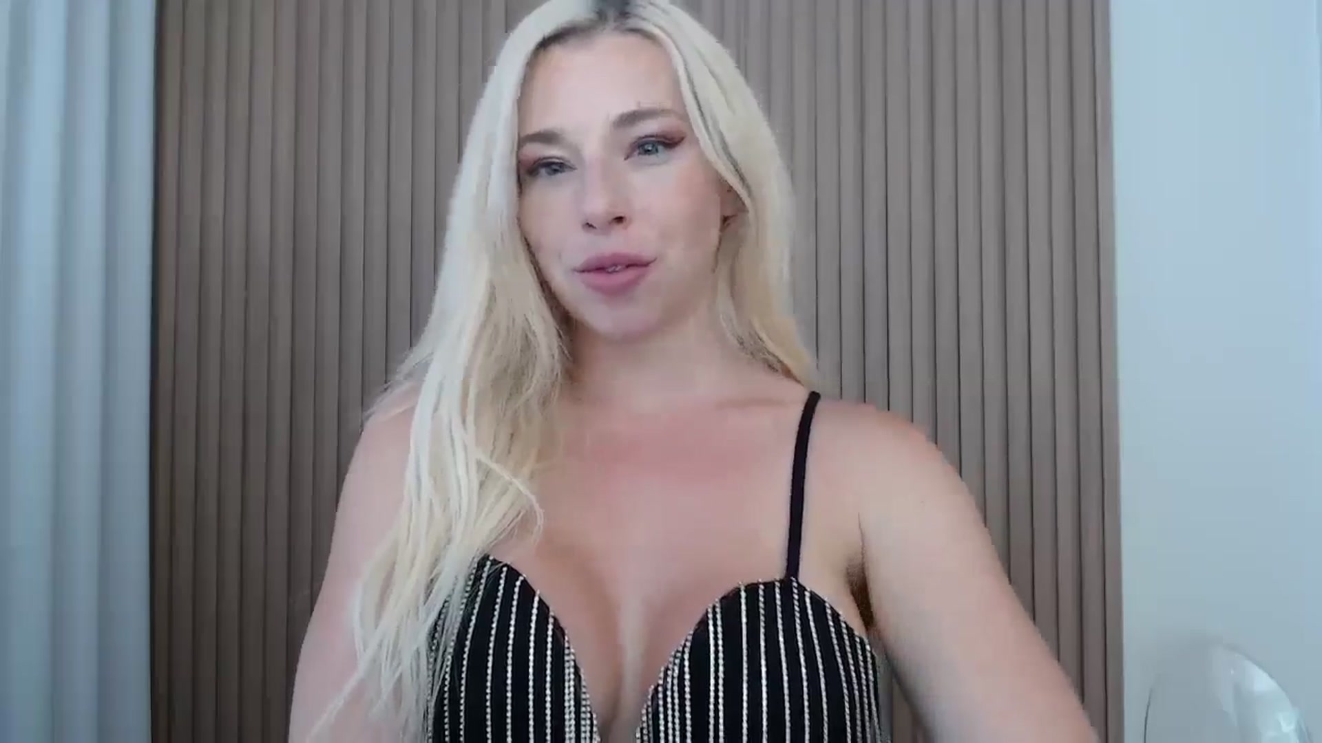 Gallery image thumbnail from Riley_Parks's myfreecams stream on, 08/18/2025, 15:59 image 4 of 20