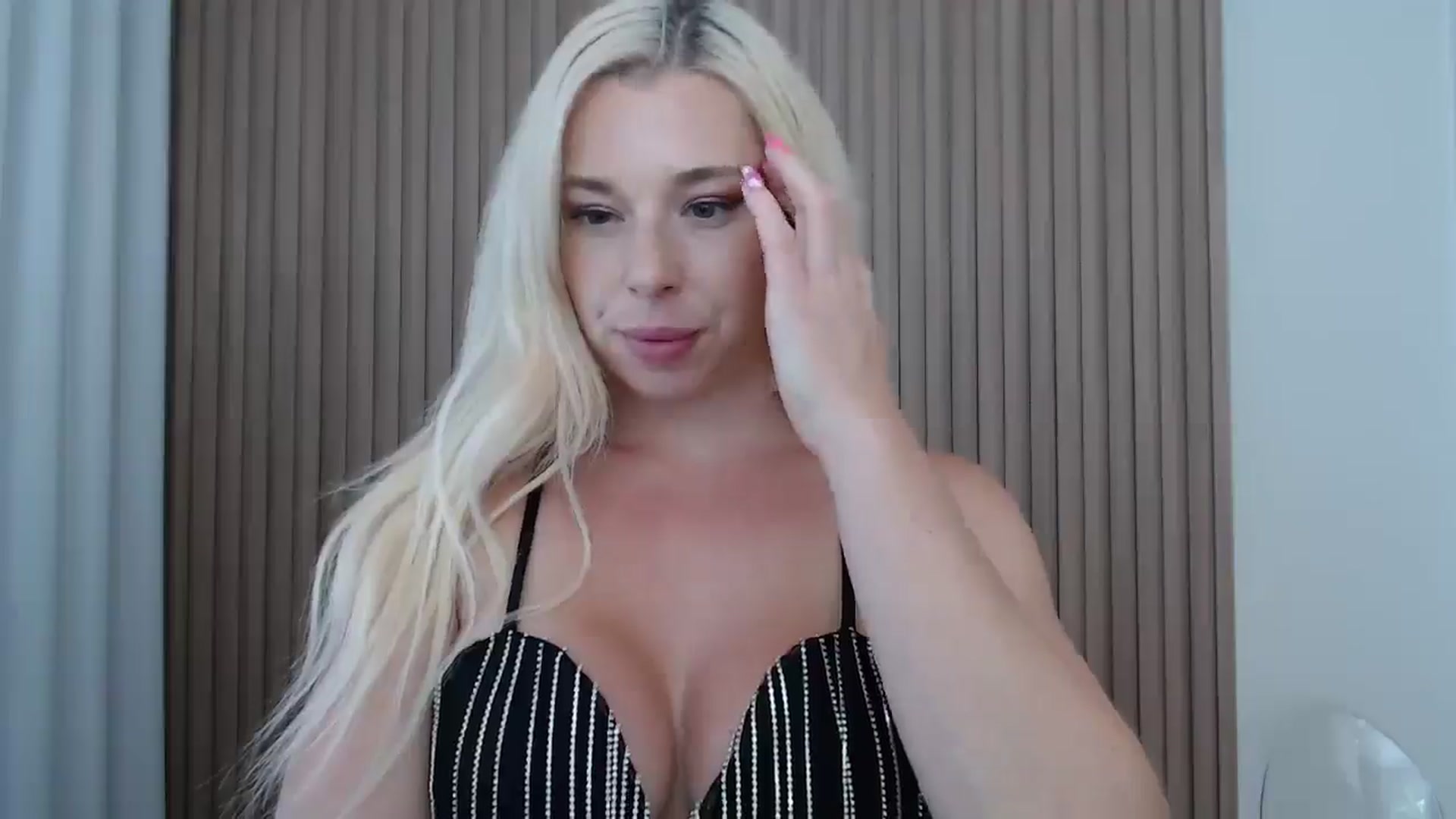 Gallery image thumbnail from Riley_Parks's myfreecams stream on, 08/18/2025, 18:42 image 2 of 20