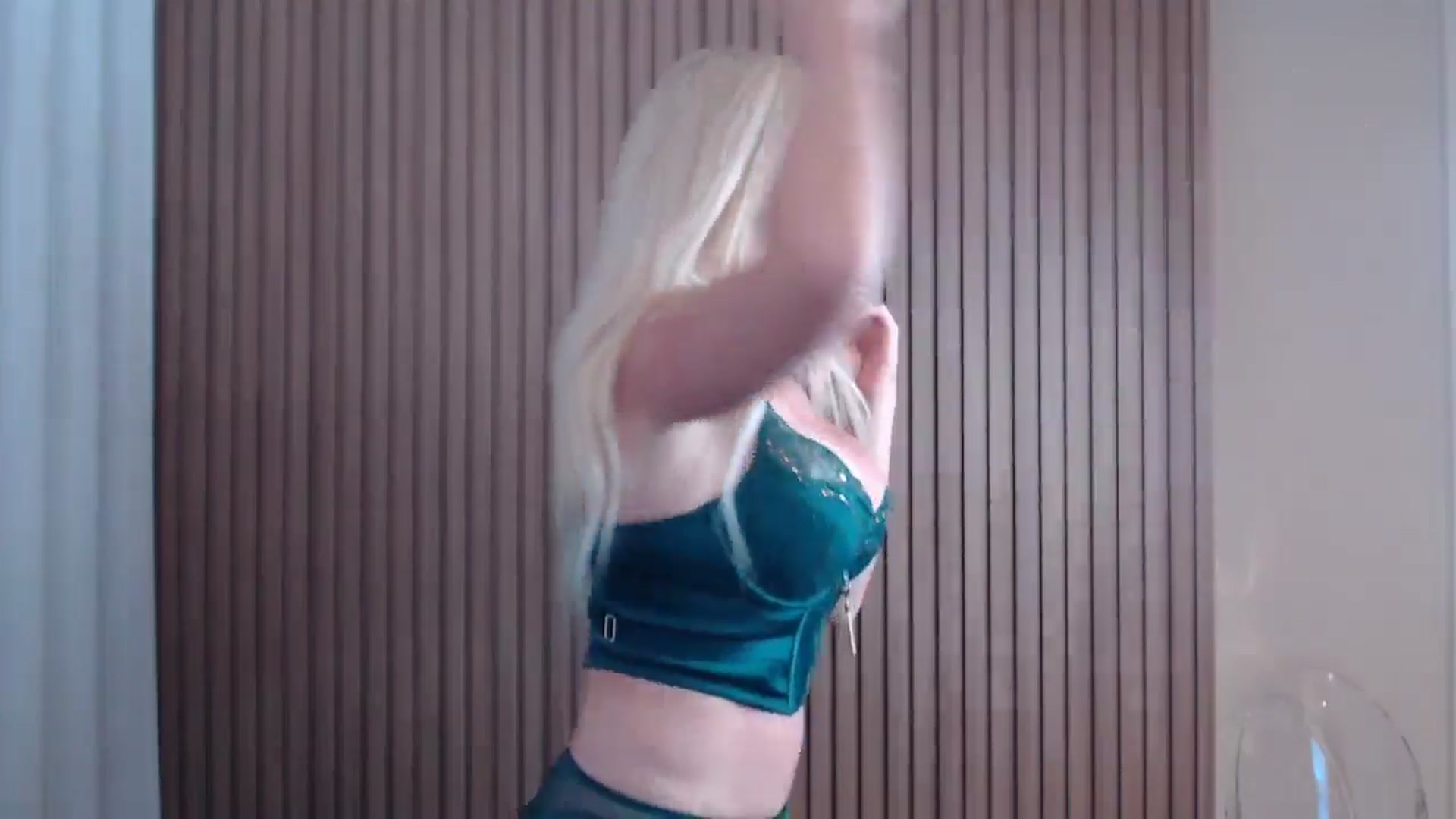 Gallery image thumbnail from Riley_Parks's myfreecams stream on, 08/20/2025, 24:01 image 2 of 20