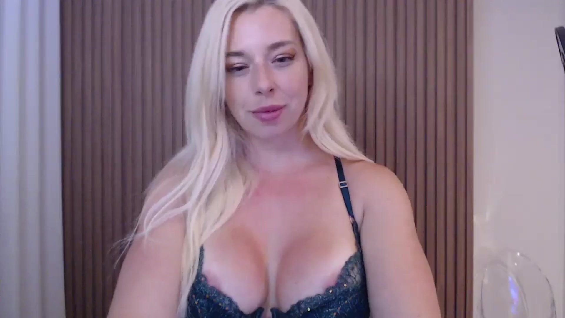 Gallery image thumbnail from Riley_Parks's myfreecams stream on, 08/20/2025, 24:50 image 13 of 20