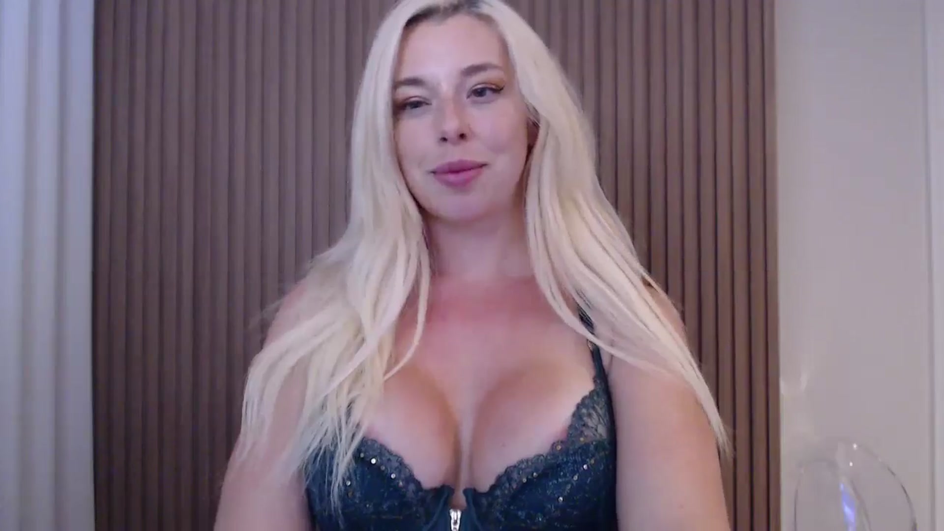 Gallery image thumbnail from Riley_Parks's myfreecams stream on, 08/20/2025, 01:48 image 5 of 20