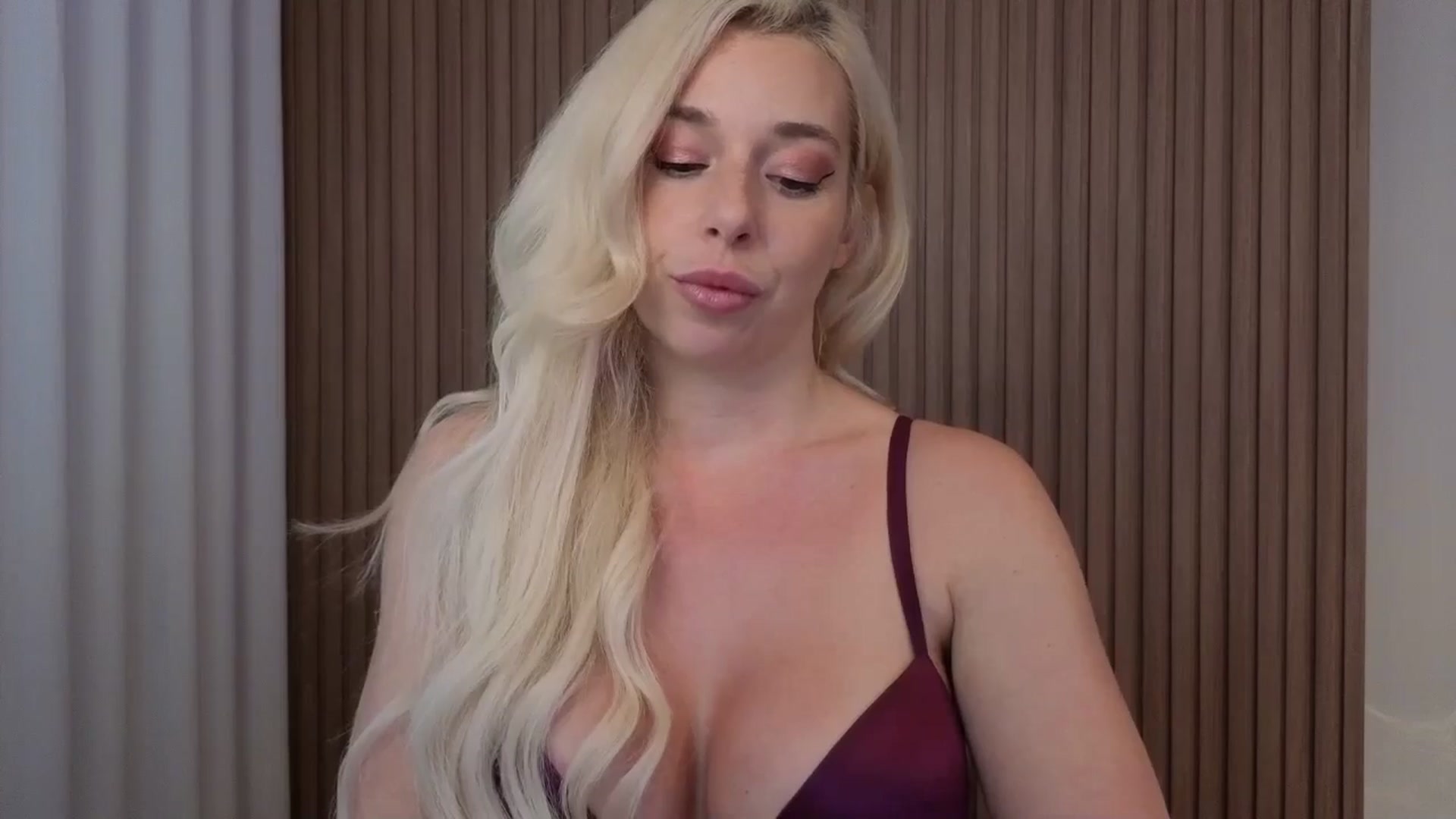 Gallery image thumbnail from Riley_Parks's myfreecams stream on, 11/10/2025, 19:25 image 16 of 20