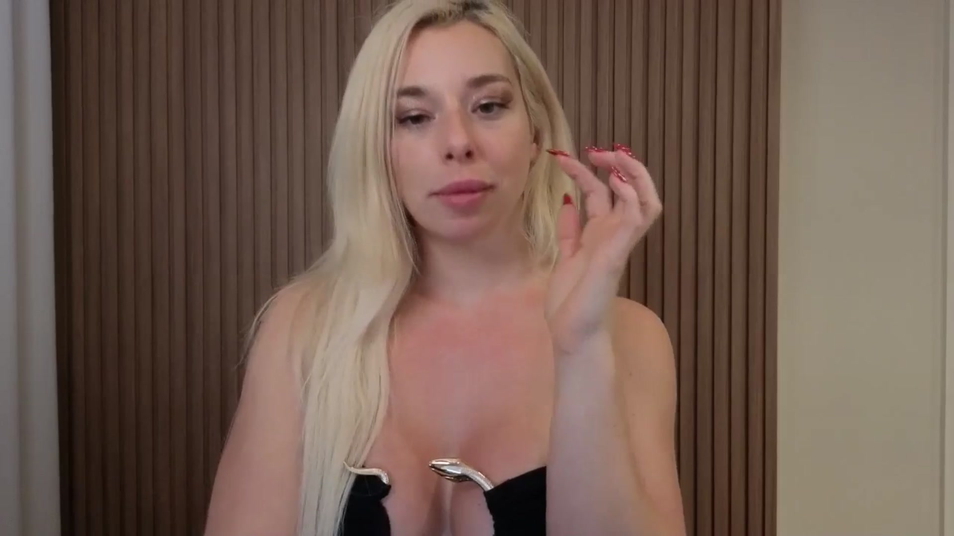 Gallery image thumbnail from Riley_Parks's myfreecams stream on, 11/18/2025, 24:23 image 12 of 20