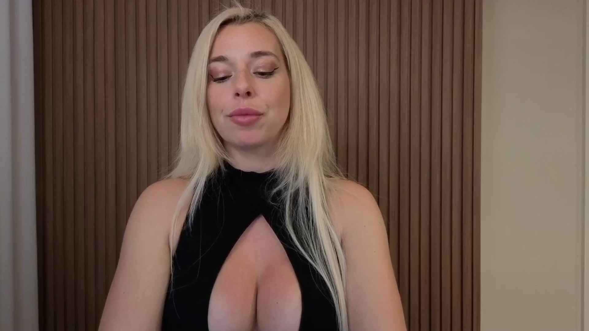 Gallery image thumbnail from Riley_Parks's myfreecams stream on, 11/18/2025, 22:25 image 14 of 20