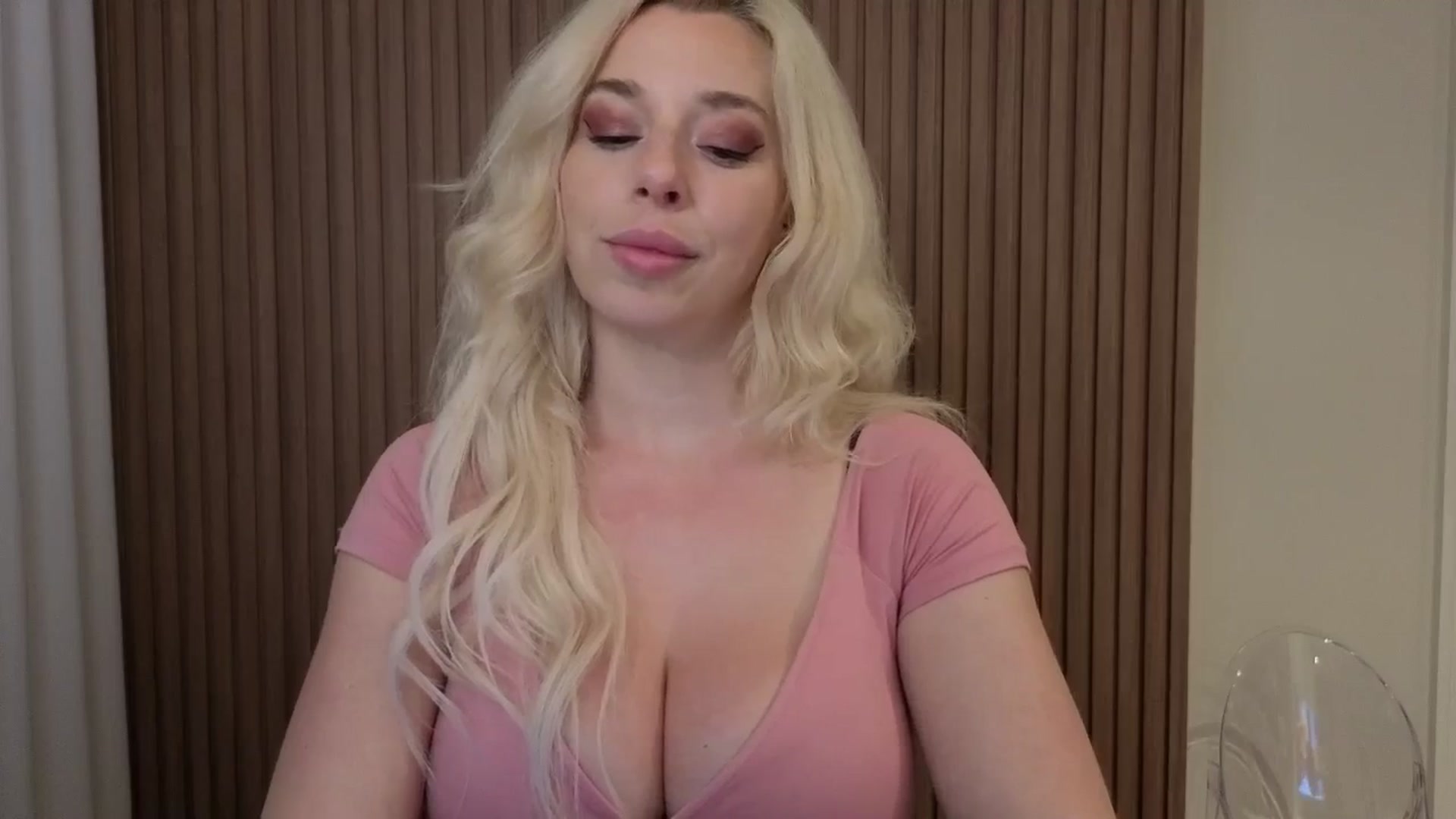 Gallery image thumbnail from Riley_Parks's myfreecams stream on, 01/06/2026, 23:23 image 7 of 20