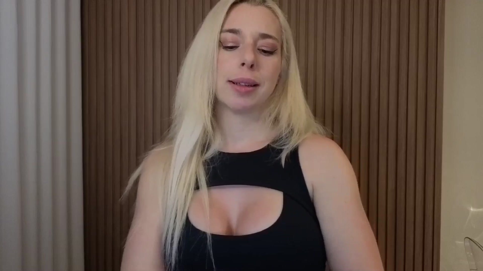 Gallery image thumbnail from Riley_Parks's myfreecams stream on, 02/07/2026, 24:15 image 2 of 20
