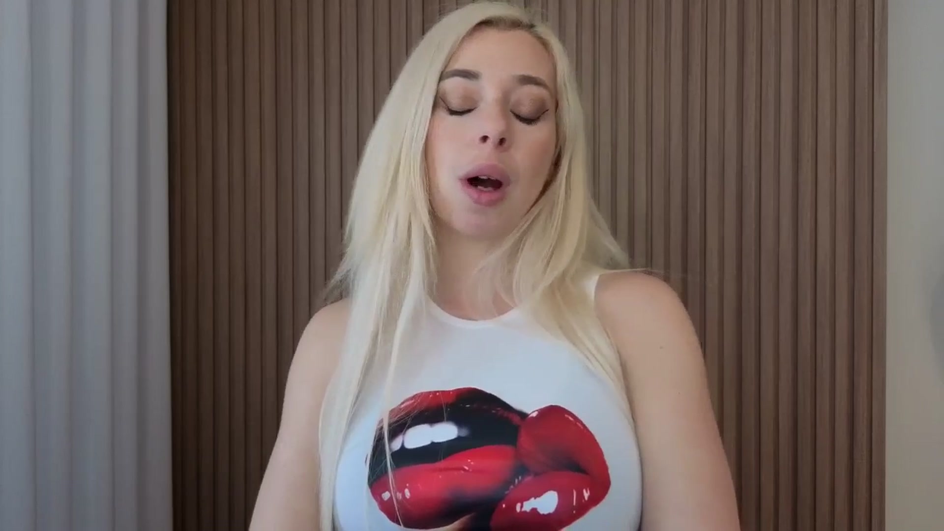 Gallery image thumbnail from Riley_Parks's myfreecams stream on, 03/22/2026, 18:00 image 10 of 20