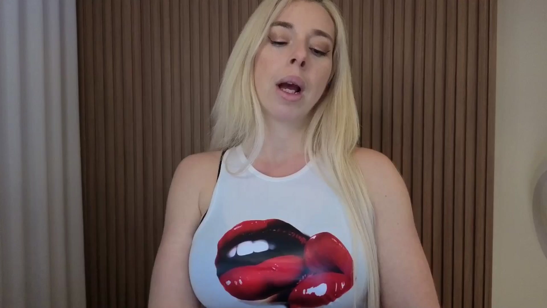 Gallery image thumbnail from Riley_Parks's myfreecams stream on, 03/23/2026, 24:34 image 16 of 20