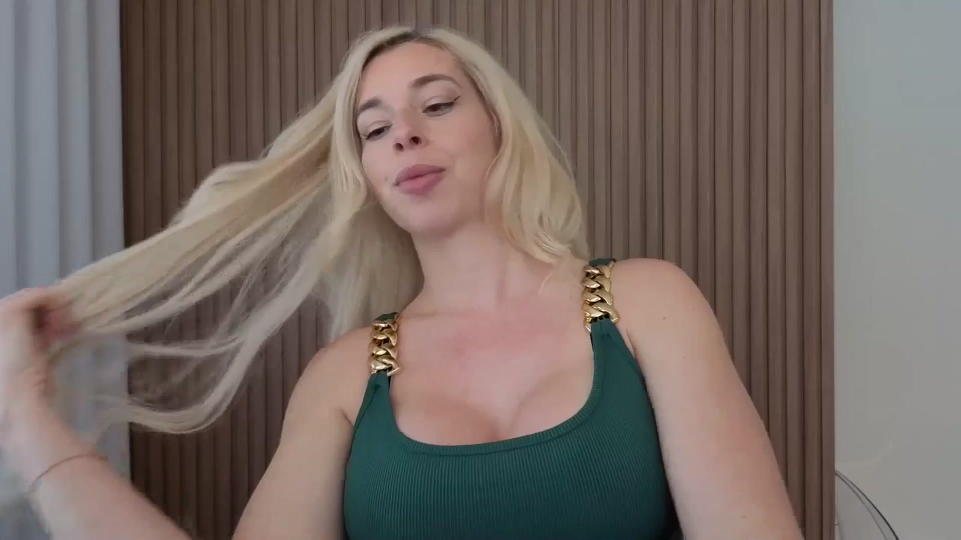 Gallery image thumbnail from Riley_Parks's myfreecams stream on, 04/07/2026, 20:08 image 7 of 20
