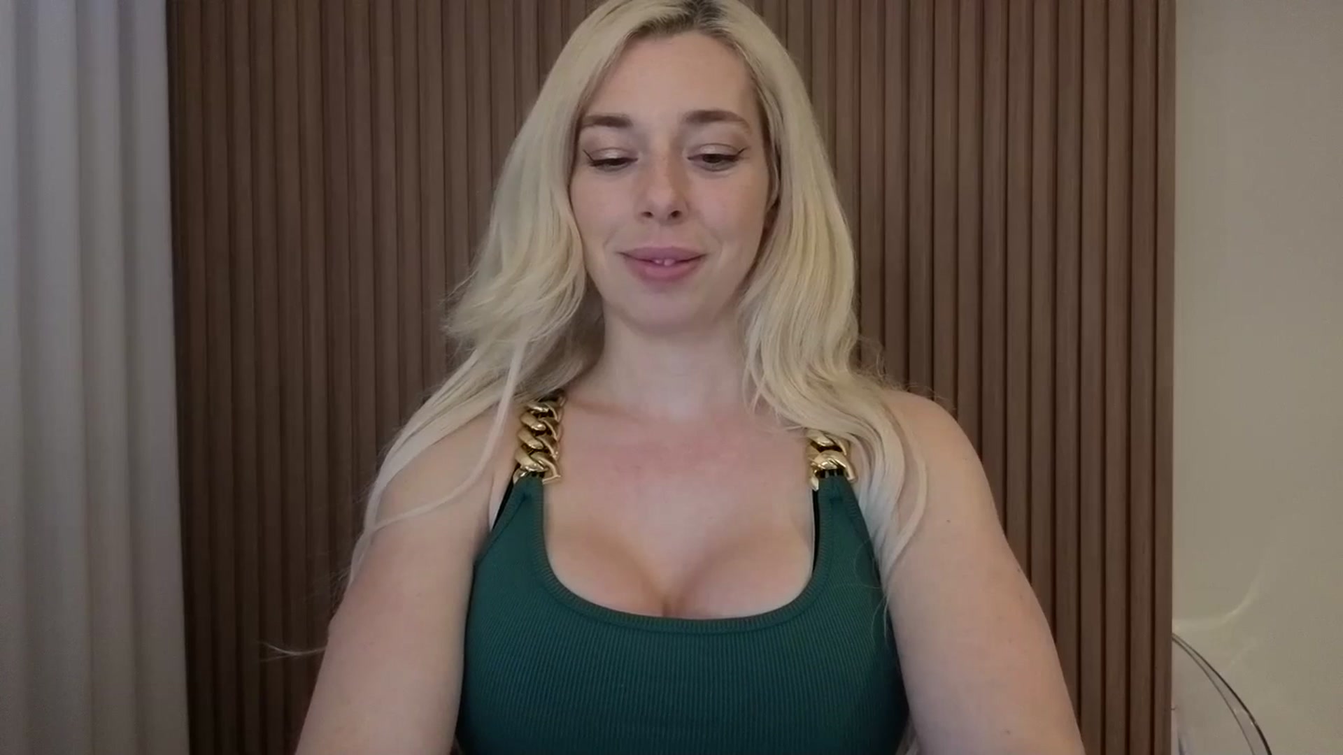 Gallery image thumbnail from Riley_Parks's myfreecams stream on, 04/08/2026, 01:16 image 3 of 20