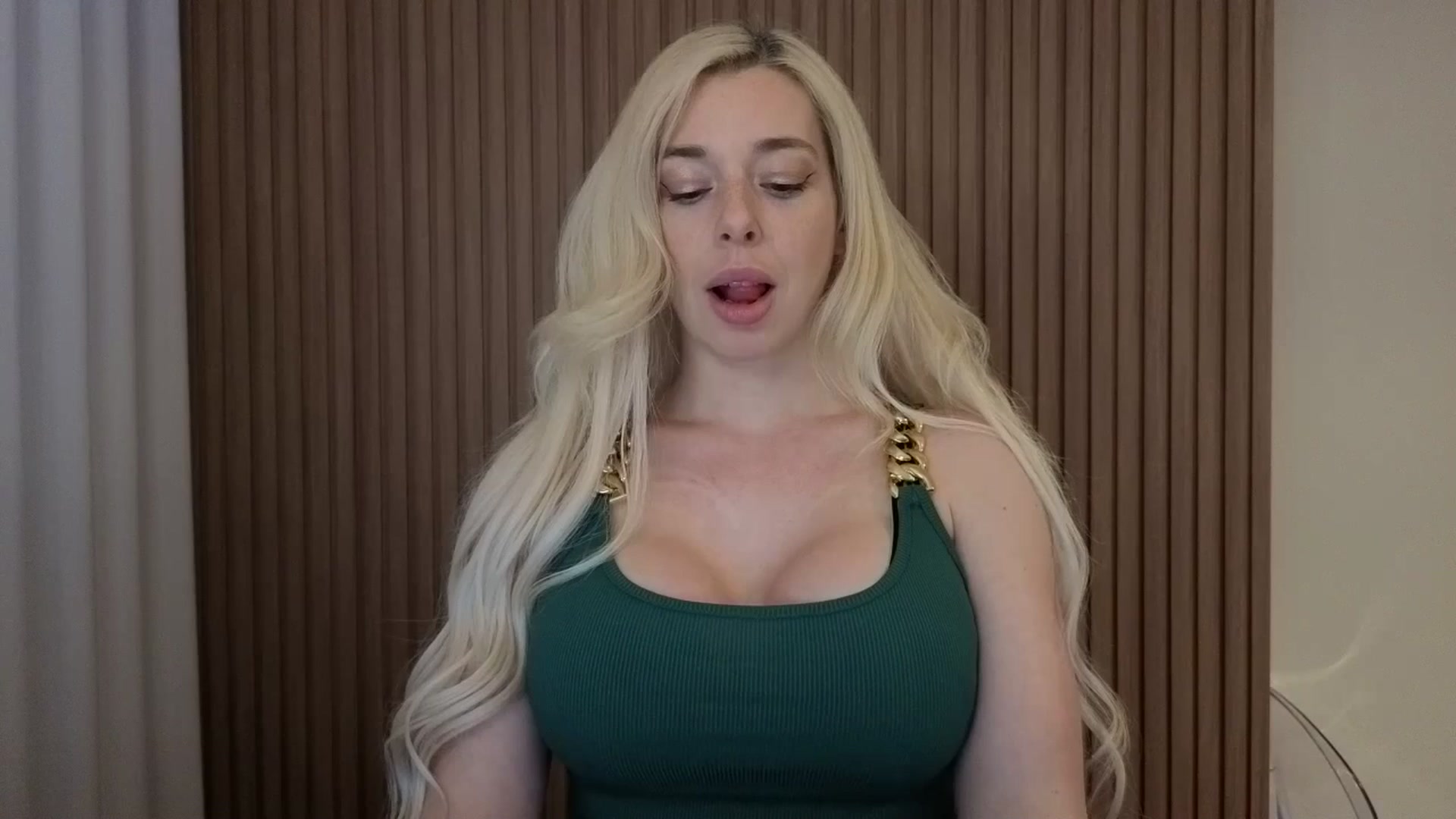 Gallery image thumbnail from Riley_Parks's myfreecams stream on, 04/08/2026, 01:16 image 1 of 20