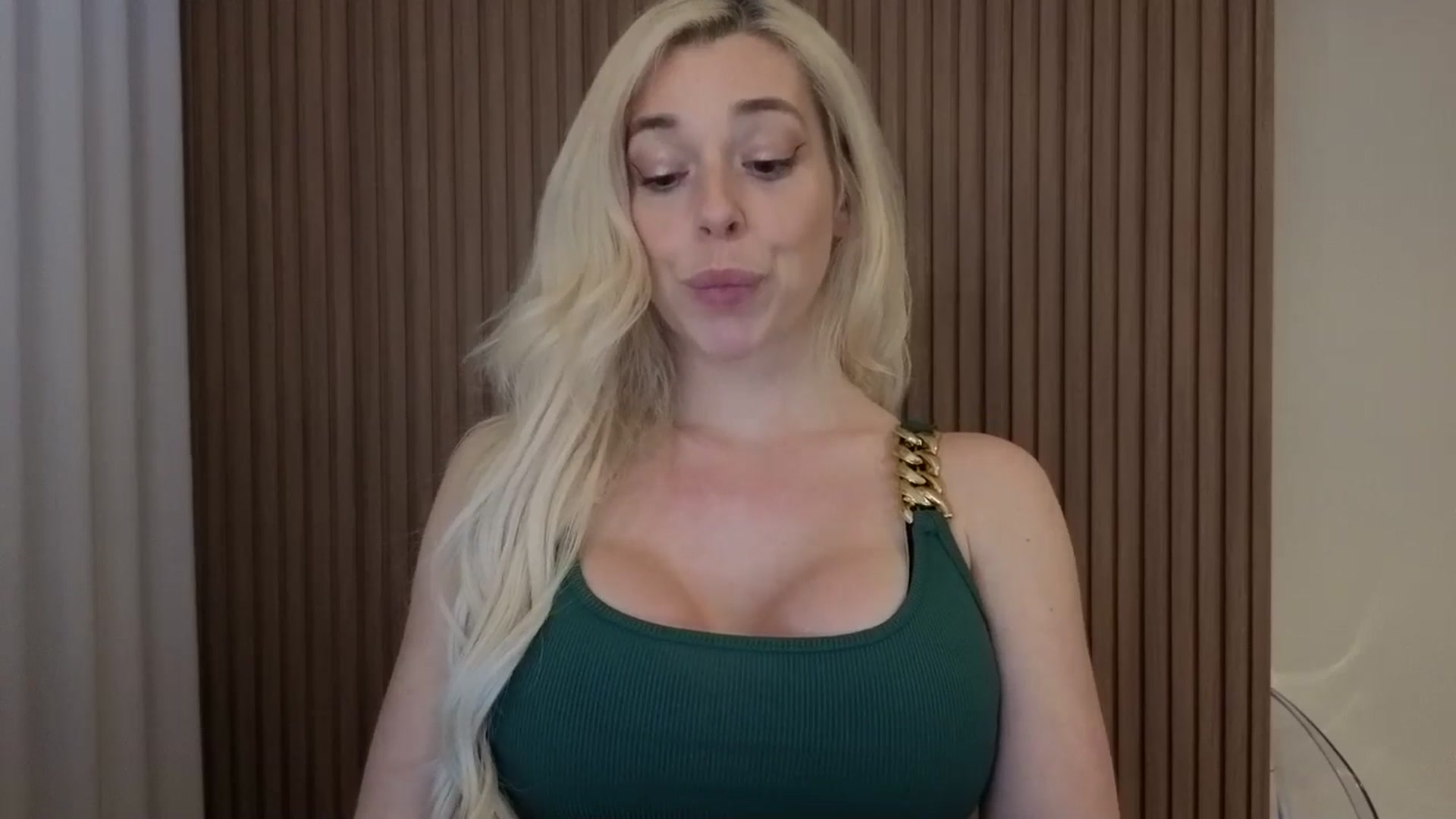Gallery image thumbnail from Riley_Parks's myfreecams stream on, 04/08/2026, 01:16 image 5 of 20