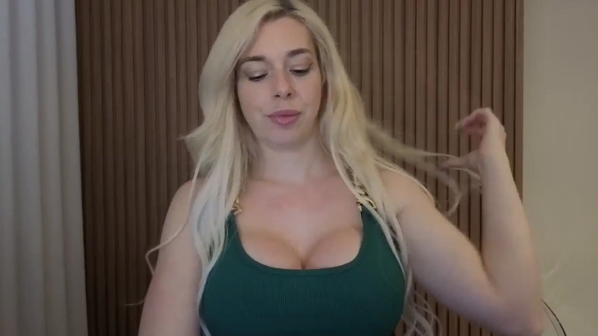 Gallery image thumbnail from Riley_Parks's myfreecams stream on, 04/08/2026, 01:16 image 9 of 20