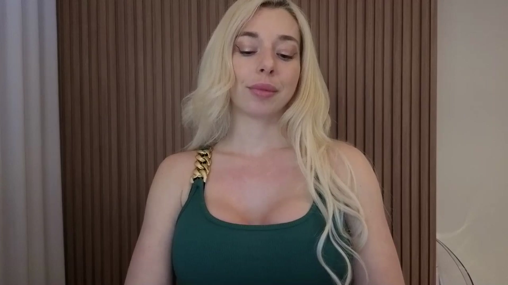 Gallery image thumbnail from Riley_Parks's myfreecams stream on, 04/08/2026, 02:58 image 14 of 20