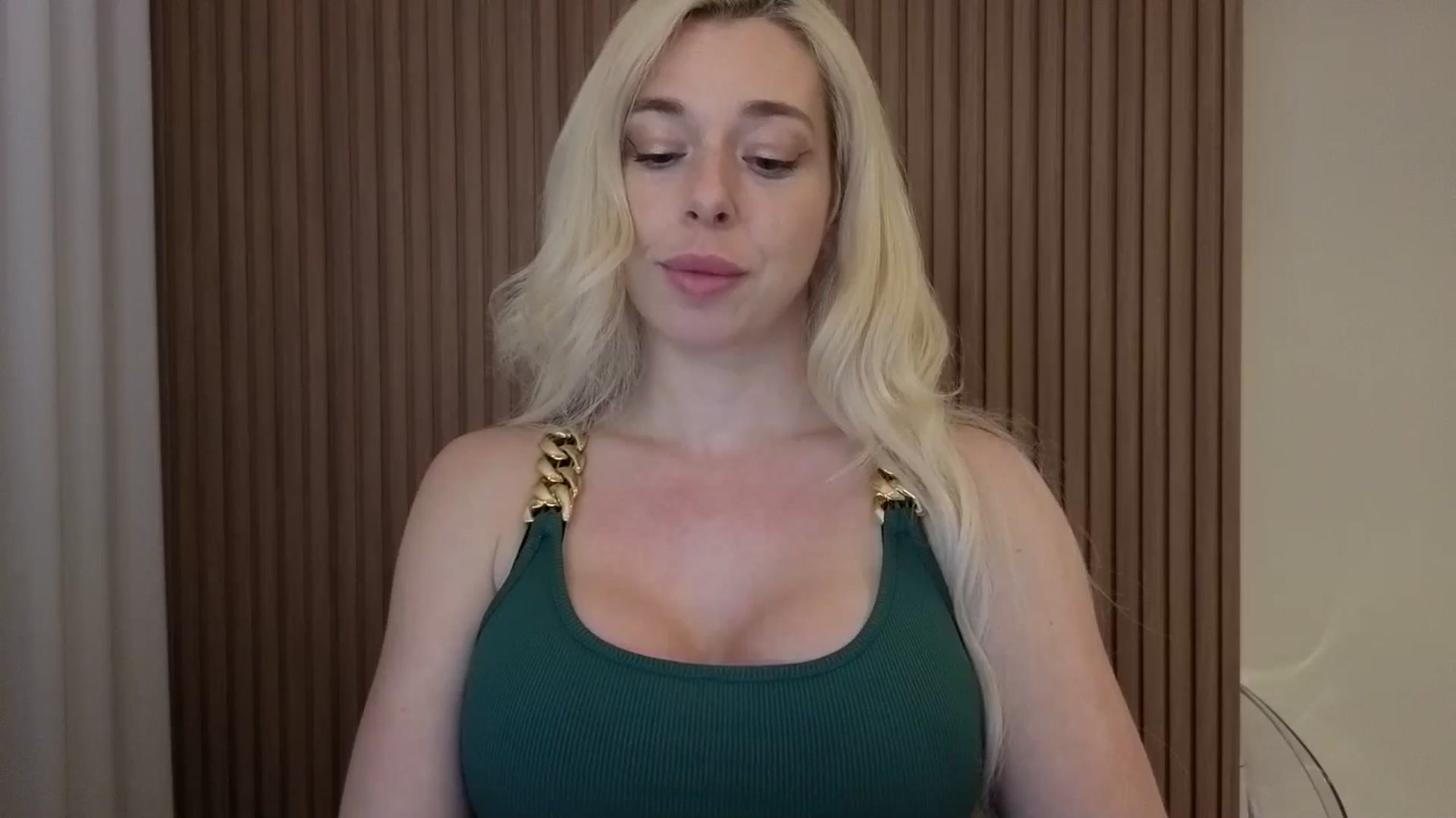 Gallery image thumbnail from Riley_Parks's myfreecams stream on, 04/08/2026, 02:58 image 16 of 20