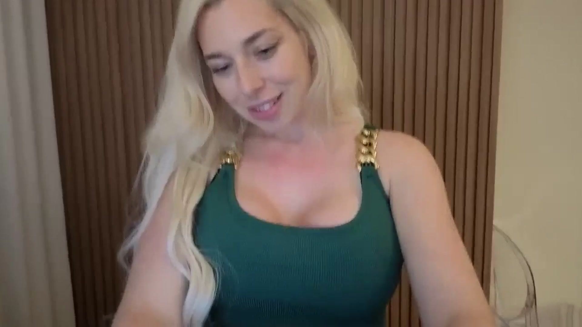 Gallery image thumbnail from Riley_Parks's myfreecams stream on, 04/08/2026, 03:59 image 12 of 20